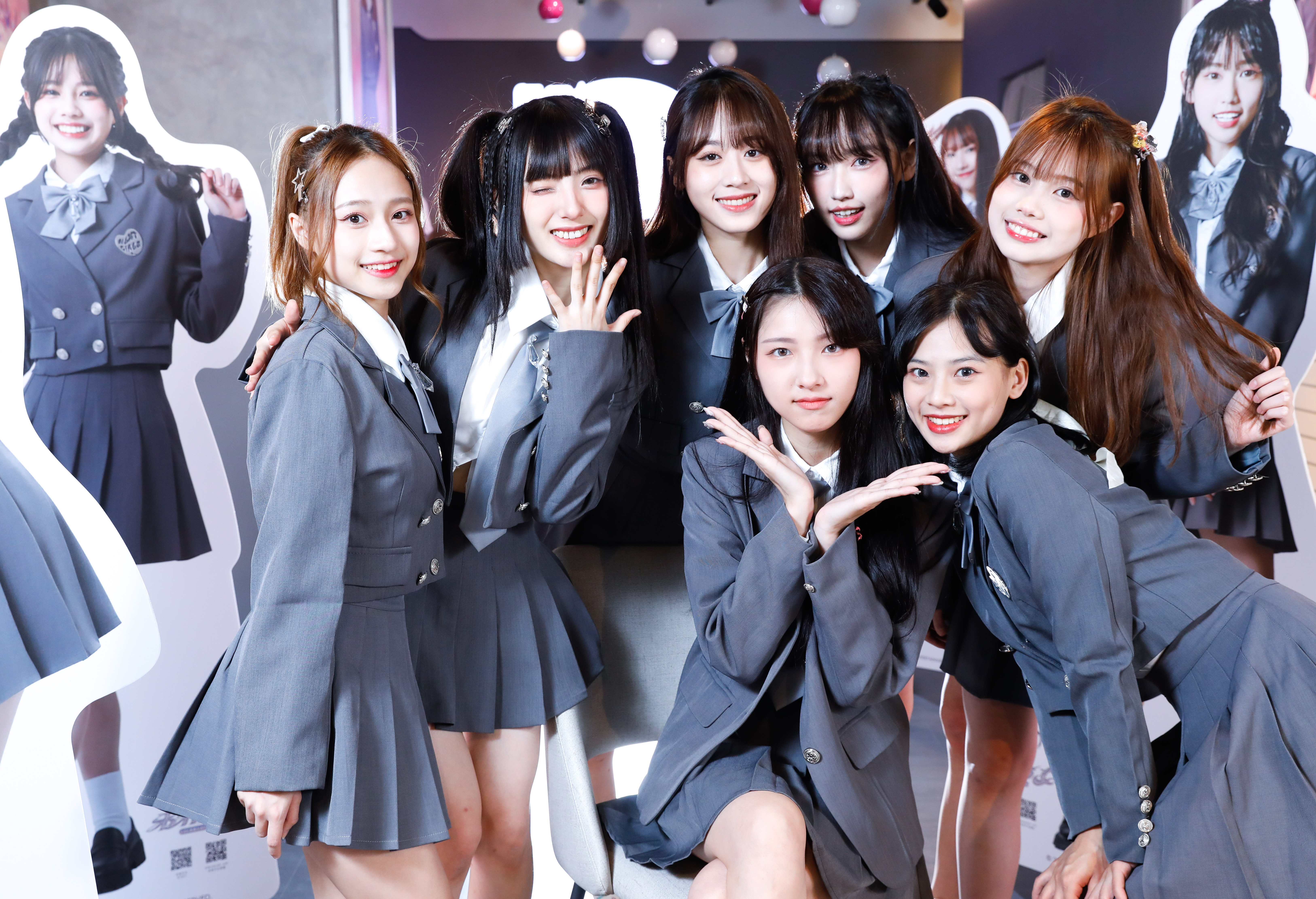 幽靈水晶少女們推出主題店，以專場表演與粉絲互動。（左起蔡菜、芝婷、品瑄、書蘊、伊品、旖倪、昀靚）