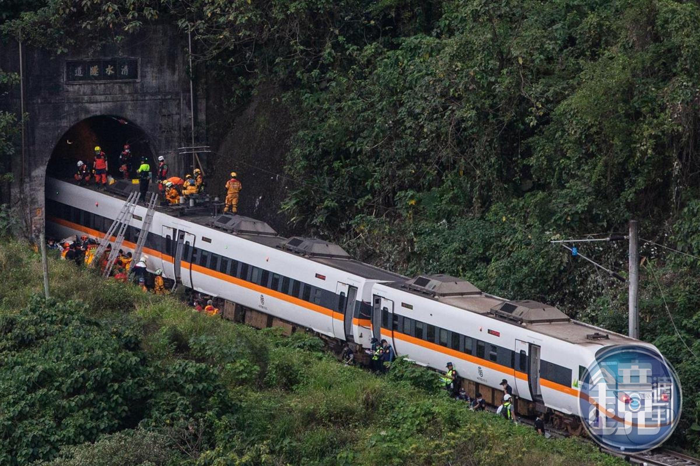 花檢4度勘查太魯閣車廂，再尋獲10名罹難者遺骸。（本刊資料照）
