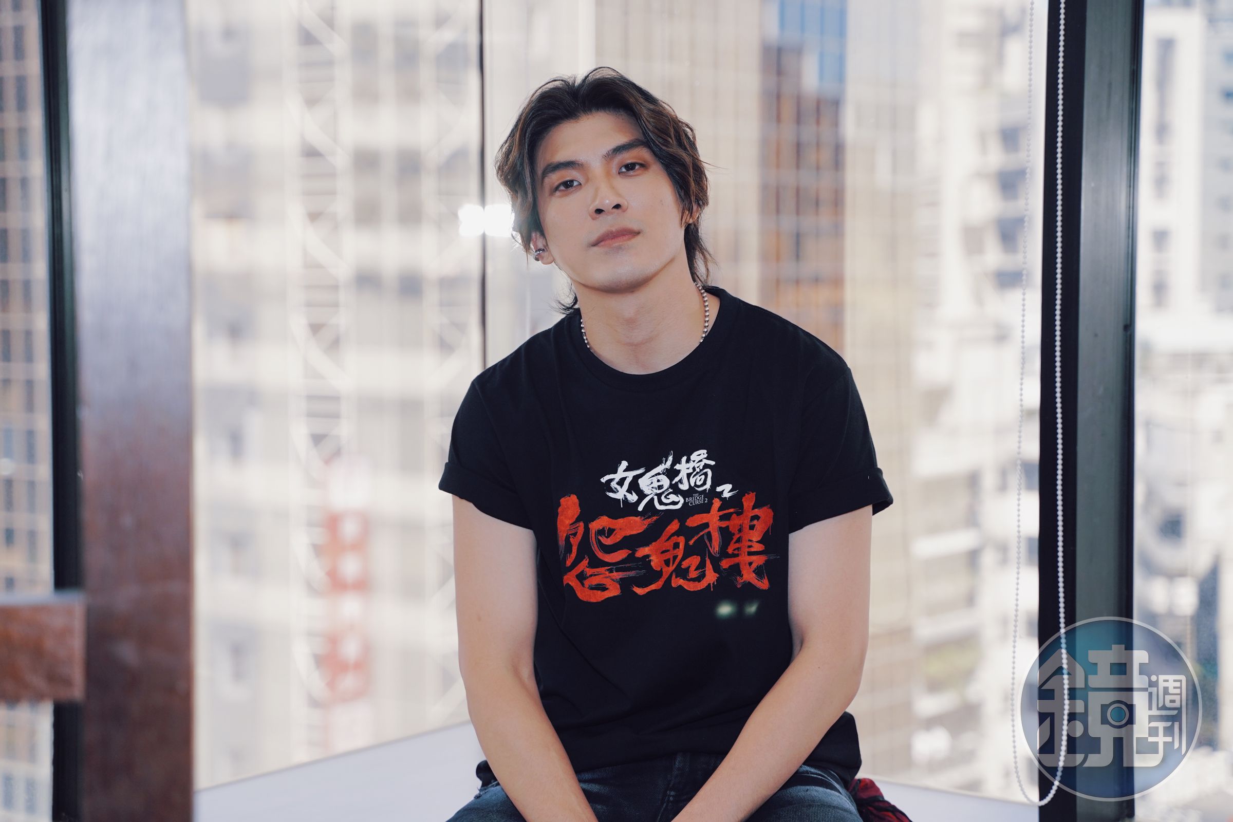 片中林哲熹飾演被鬼附身的管理員，拍攝期間還得了腸胃炎送醫打點滴。（樂到家國際提供）