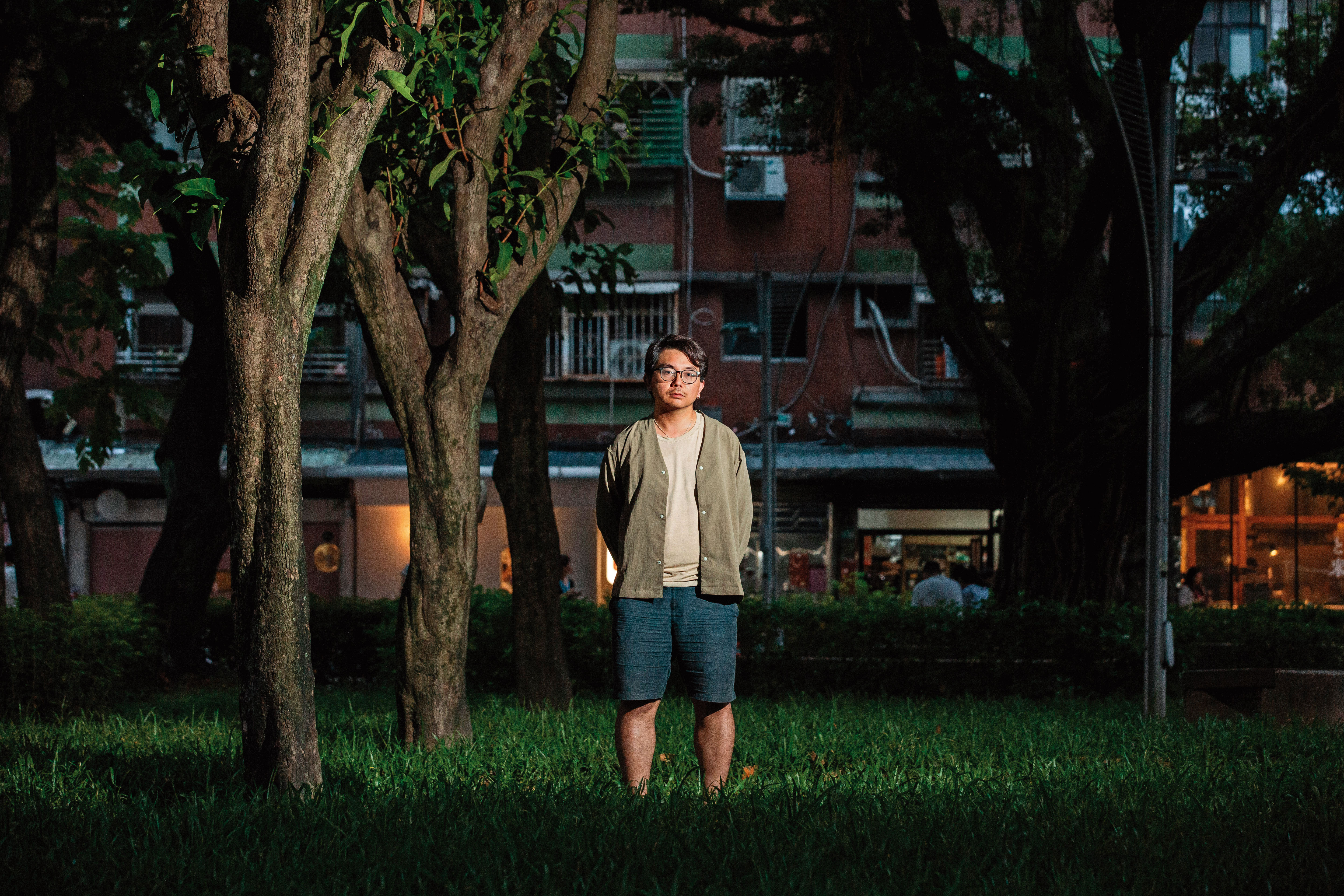 吳妖妖，39歲，教育工作者，家在高雄林園，現居台北