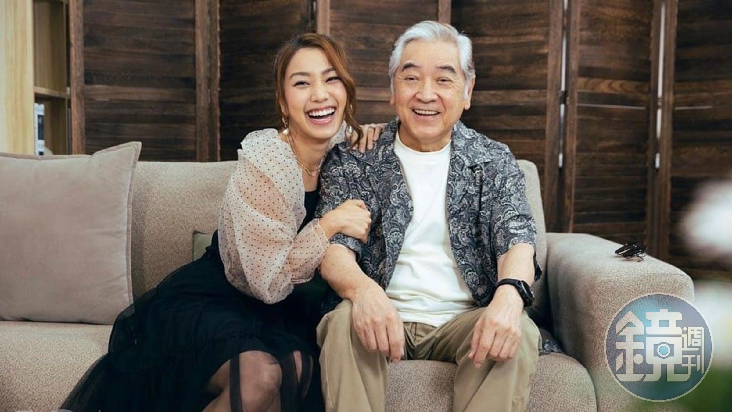 姜文杰父親是資深藝人秦沛,妹妹姜麗文也是歌手。(姜麗文臉書)