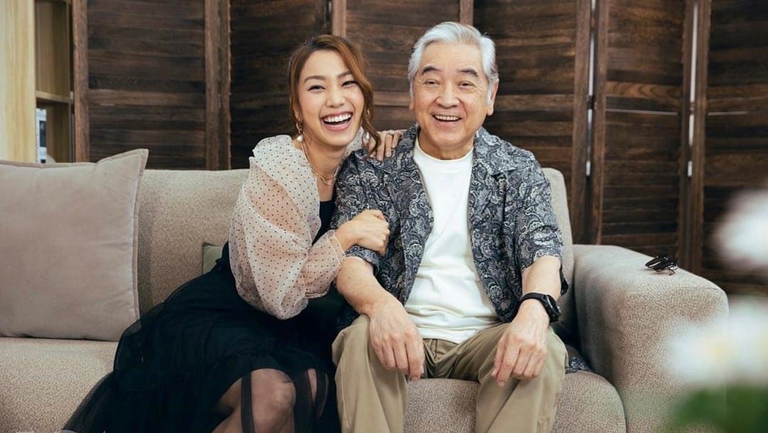 姜文杰父親是資深藝人秦沛，妹妹姜麗文也是歌手。（姜麗文臉書）