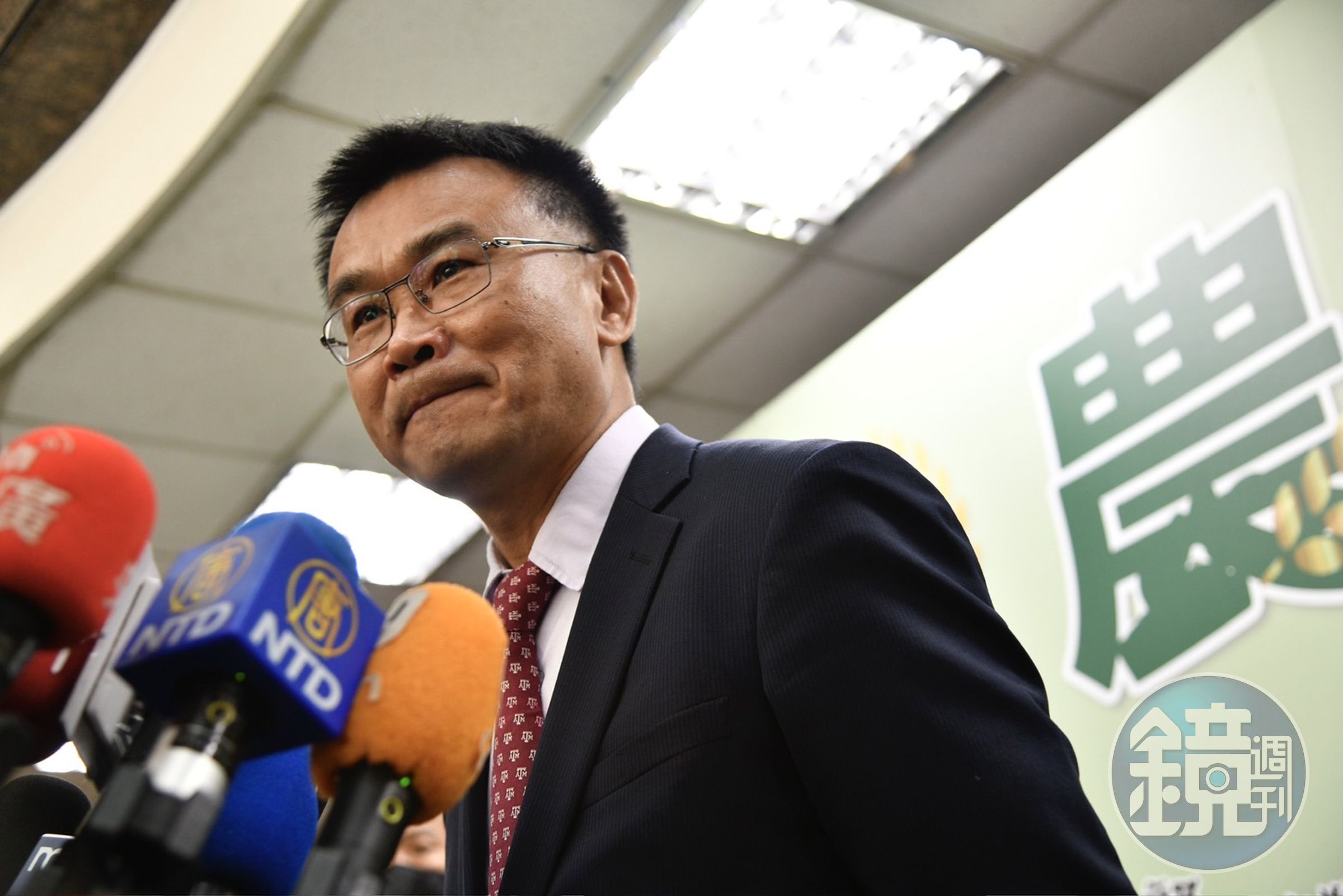 今日是陳吉仲擔任農業部長最後一天，他受訪時談到蔡英文願意尊重他的專業和堅持，一度哽咽。