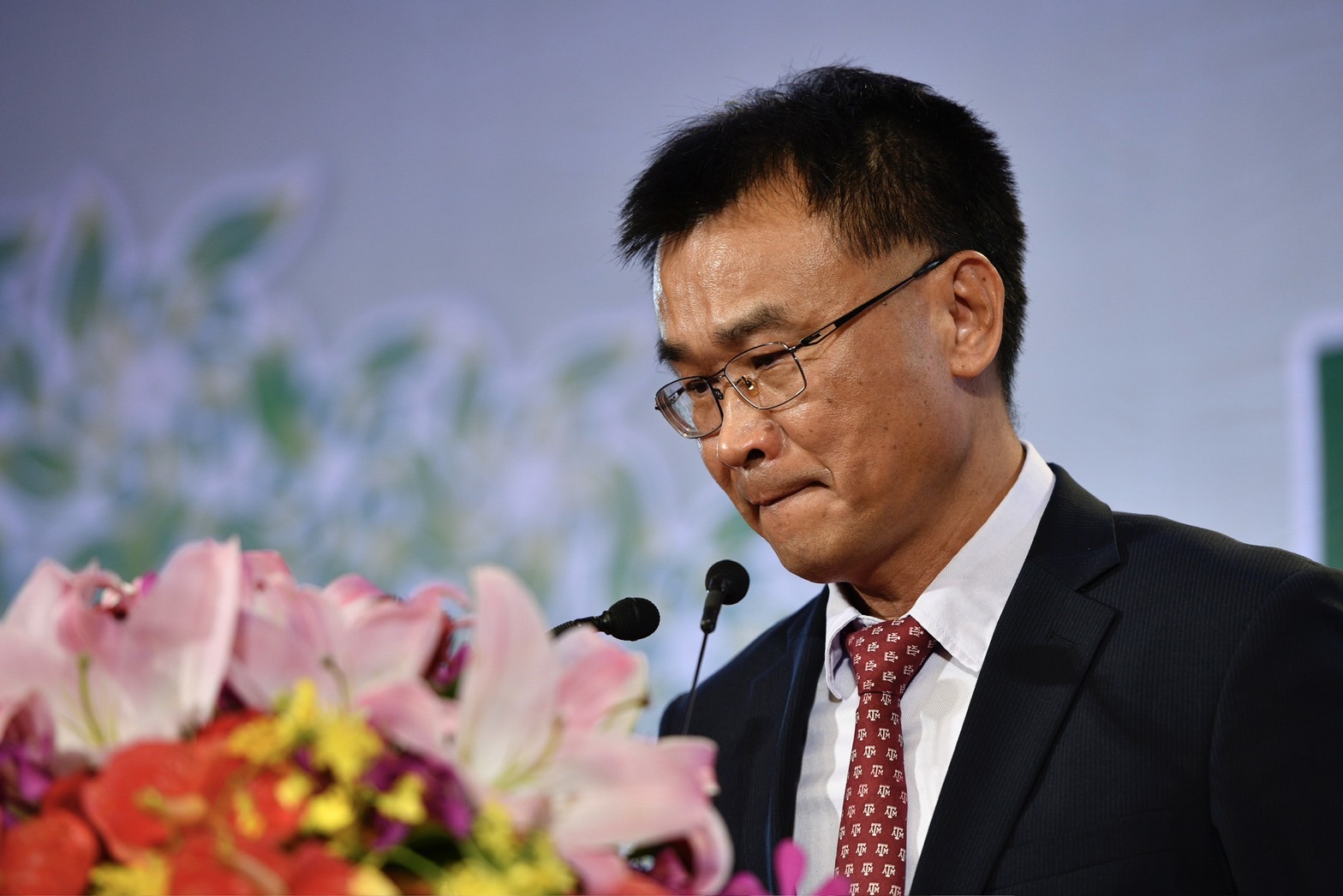 陳吉仲請辭農業部部長，今最後一天上班，數度哽咽。