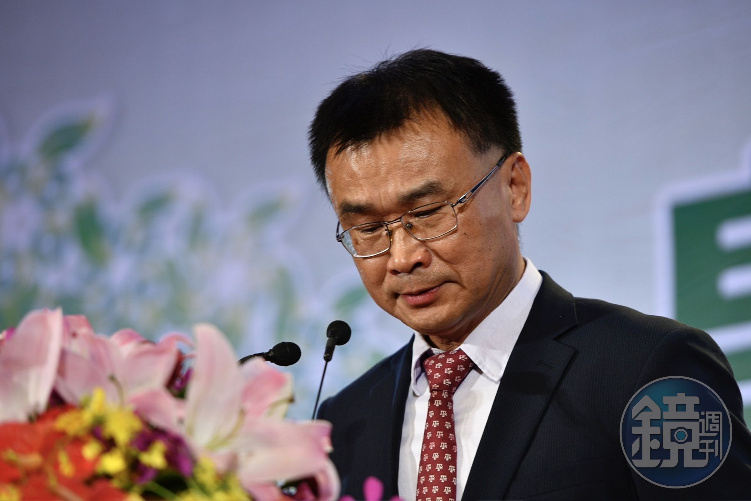 陳吉仲今於農金獎頒獎典禮致詞時,數度哽咽講不出話,情緒激動。