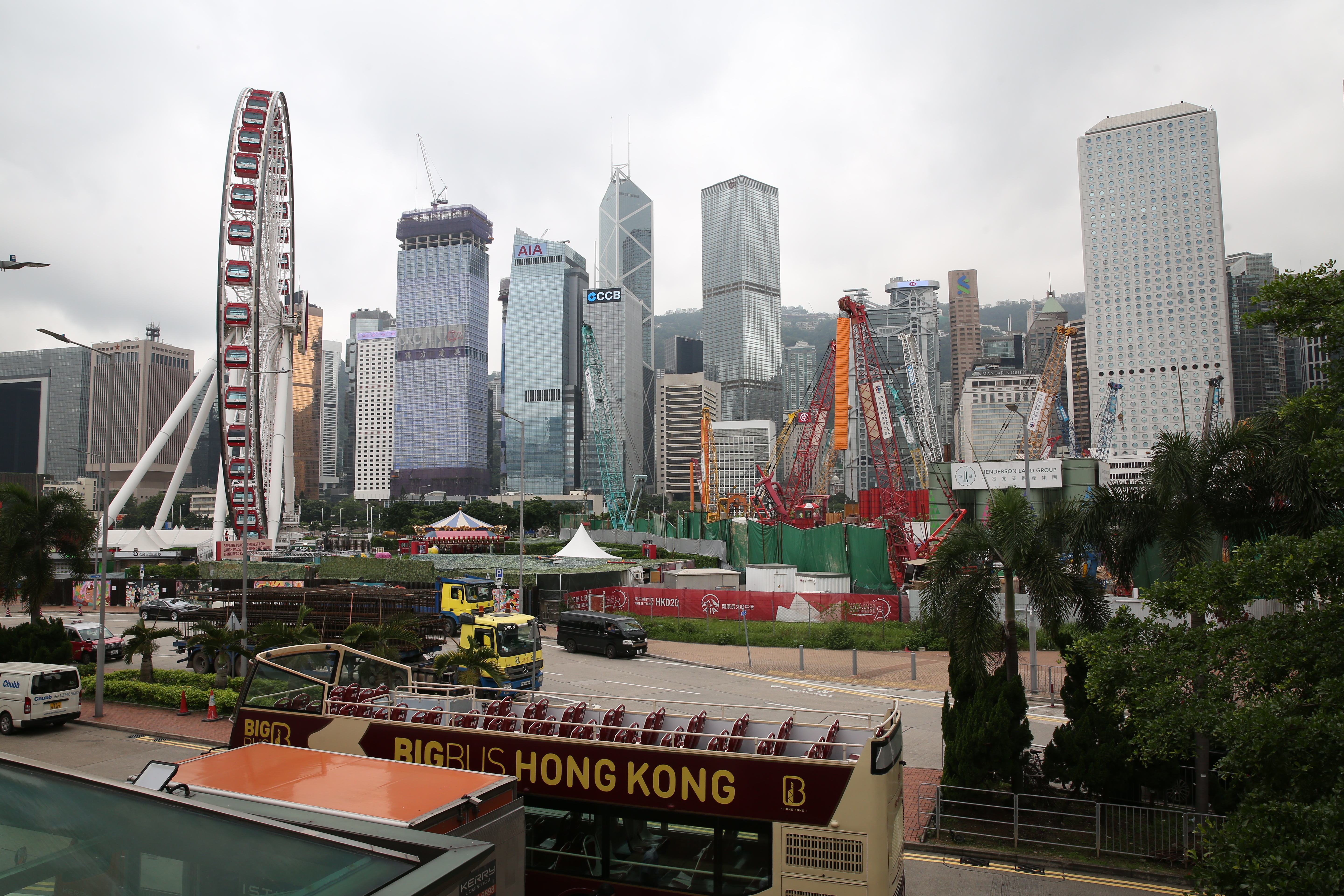 英方發布《香港半年報告》，指中國未遵守當年承諾，中方反嗆要英國停止插手干預內政。