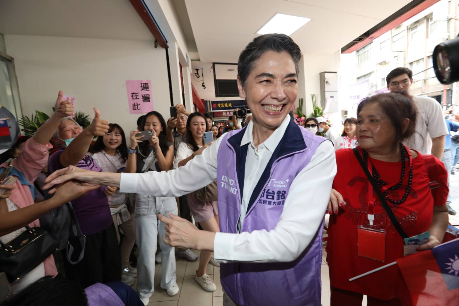 賴佩霞今到郭台銘連署新北站。