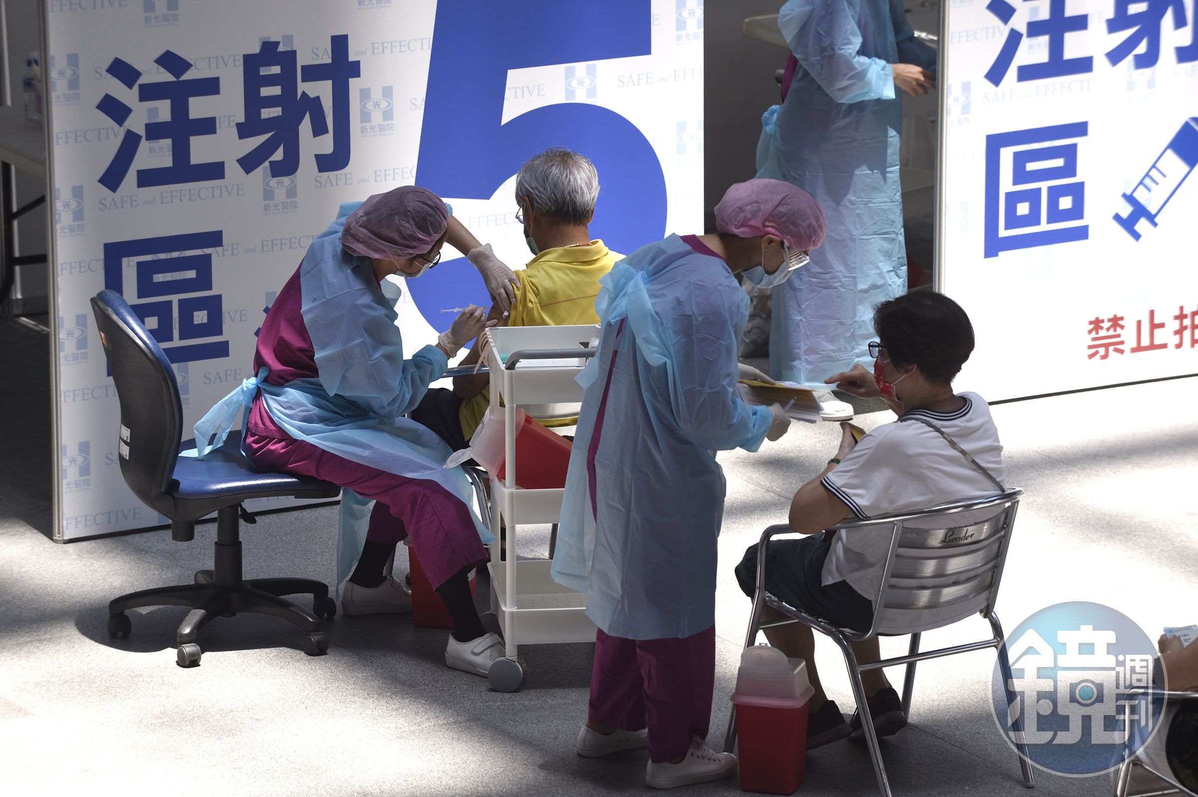 疾管署今宣布,9月26日起優先開放65歲以上民眾接種莫德納XBB.1.5疫苗。(示意圖,本刊資料照)