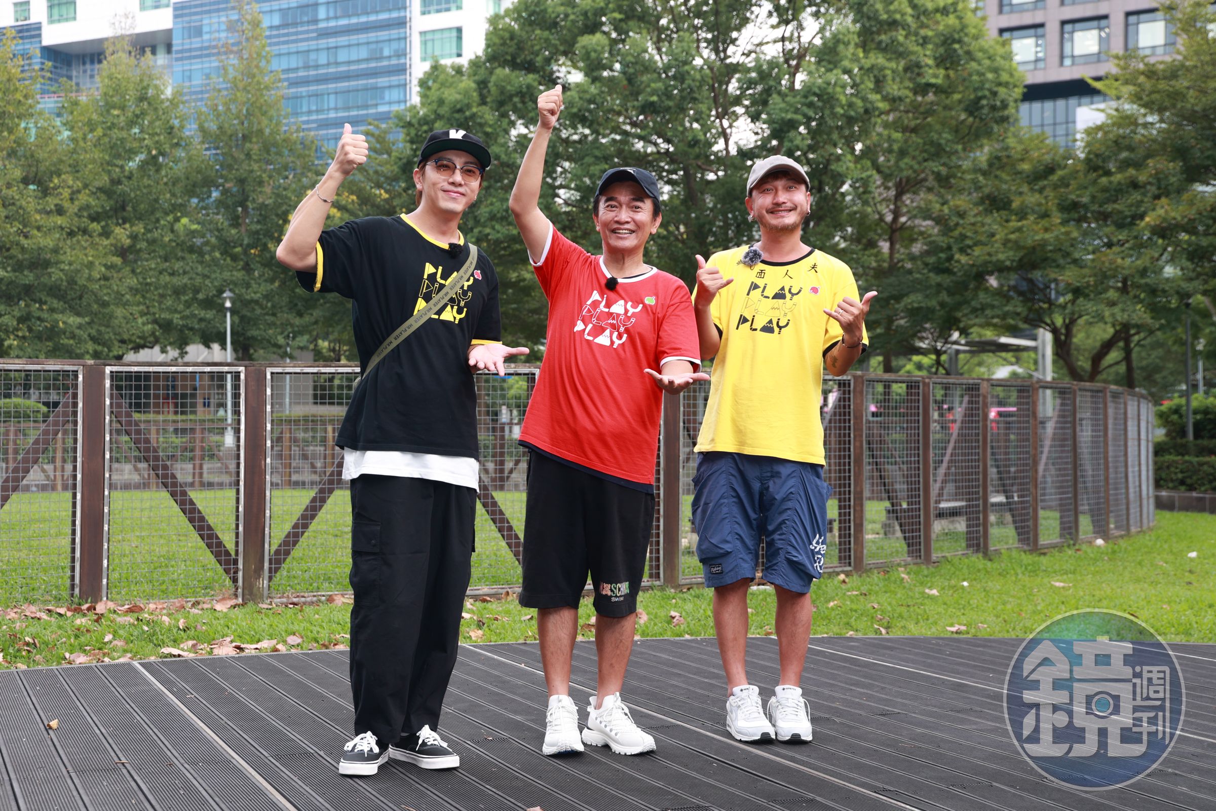 坤達（左起）、吳宗憲、KID今在信義商圈出外景。