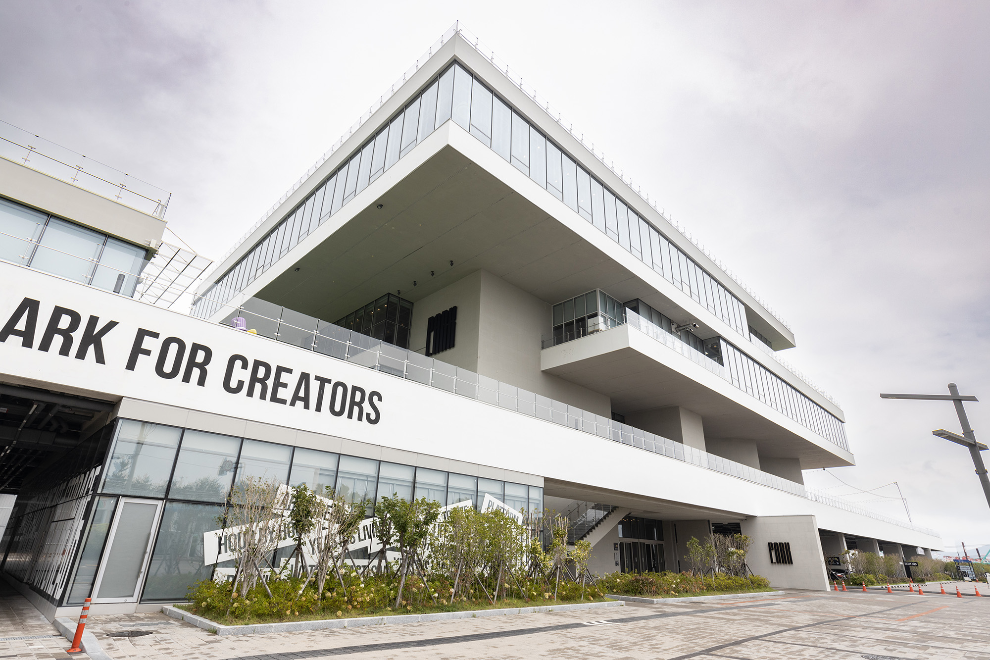 外型如方舟的P.ARK，是階梯式六層樓建築。   