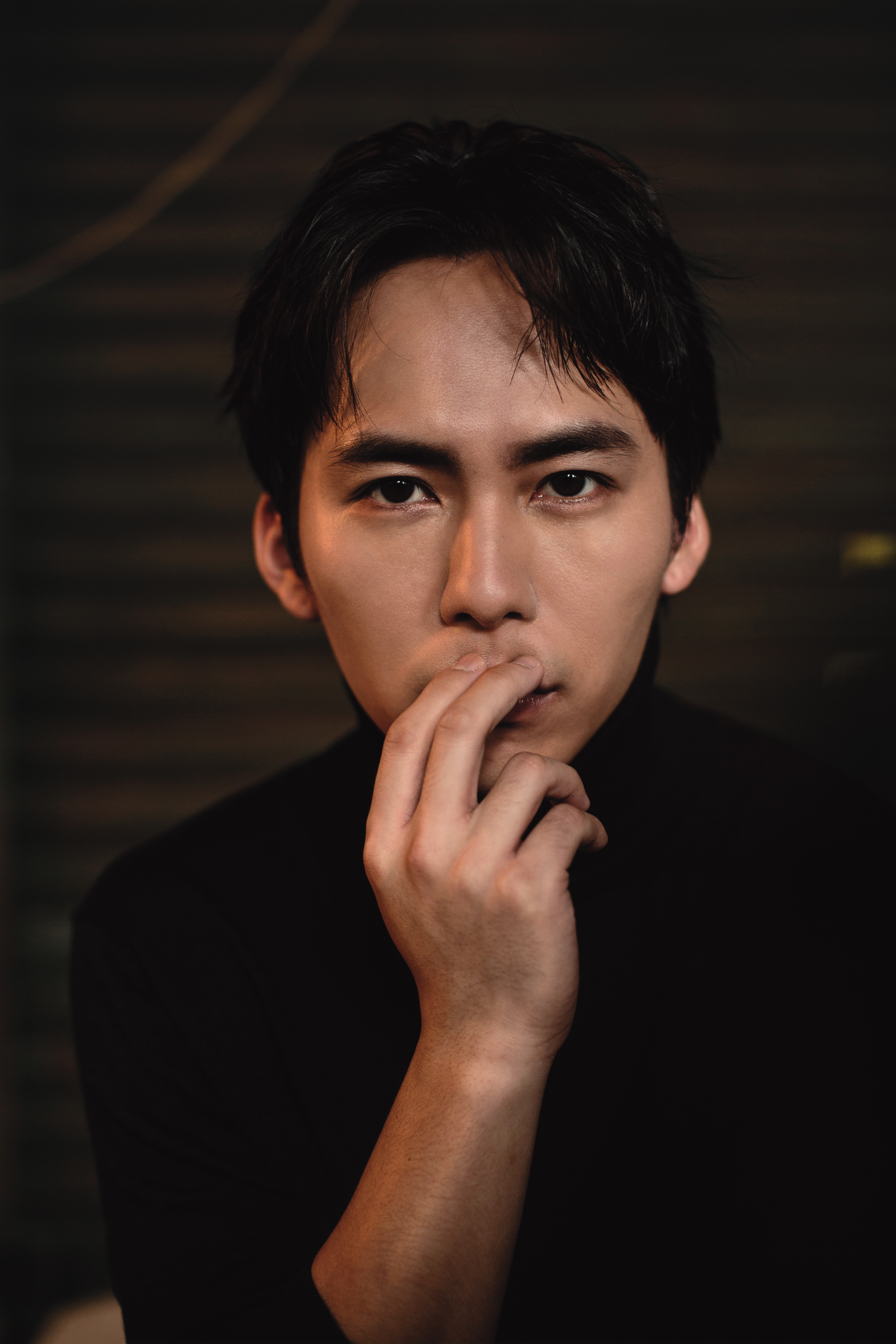 觀眾一直被演出的戲劇所誤導， 認為巫建和本人應該就是那樣， 但那都不是他。