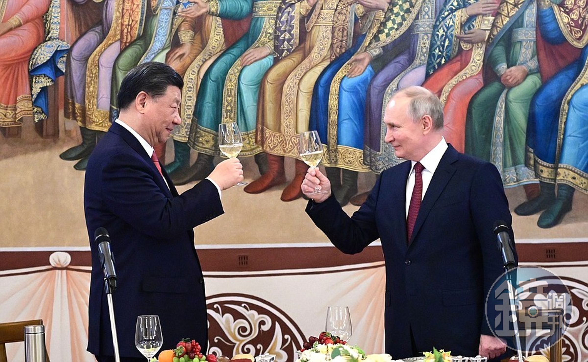 普丁(右)與習近平(左)今年3月曾在莫斯科碰面,如今普丁則預計要在10月訪中。(翻攝自克里姆林宮)★《鏡週刊》關心您:未滿18歲禁止飲酒,飲酒過量害人害己,酒後不開車,安全有保障。
