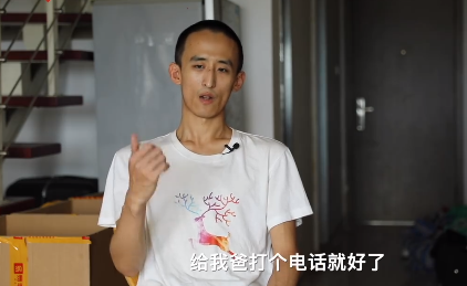 張炘煬在16歲那年取博士學位，外界將他譽為「神童」，12年過去，他現在成了「躺平族」靠父母。（翻攝九派新聞微博）