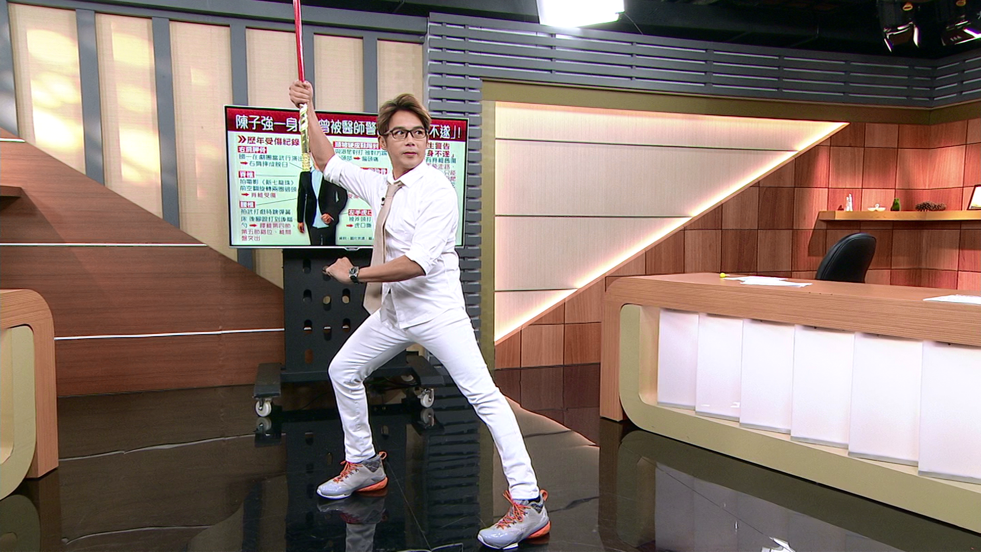 陳子強上節目自曝曾因練武術摔到痛到無法行走。（年代新聞提供）