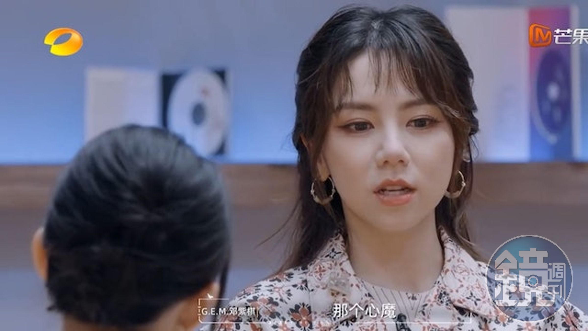 鄧紫棋上中國大陸綜藝節目《時光音樂會》，哽咽提及內心一直存在著心魔。（翻攝自網路）