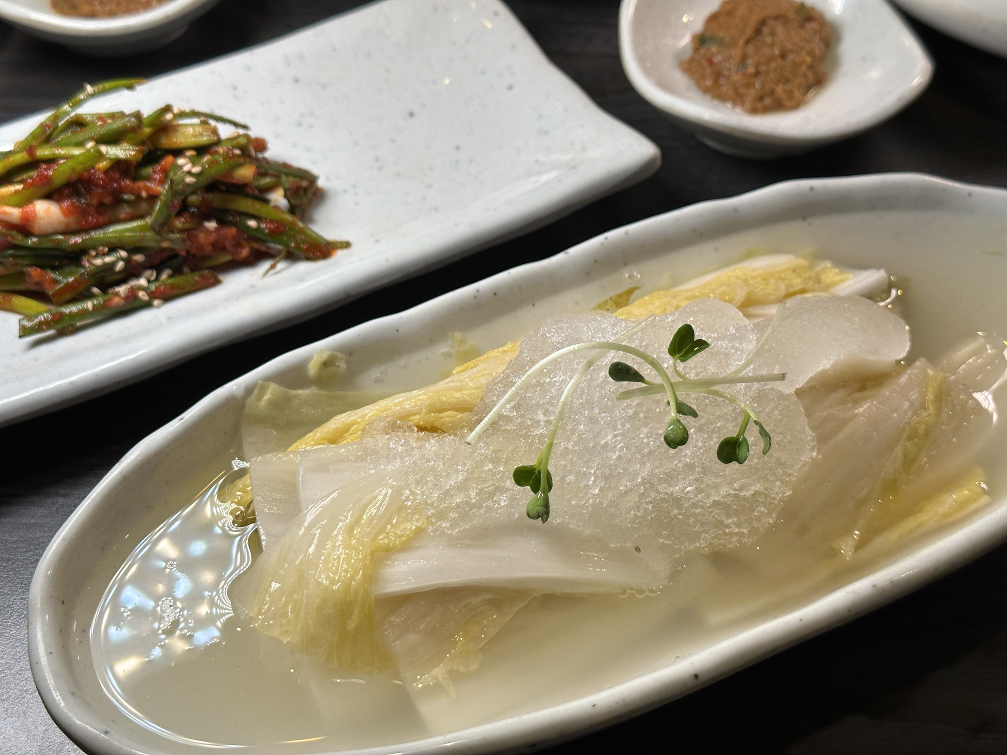 冰涼爽口的水辛奇，是搭配濃郁菜餚的最佳解膩良伴。