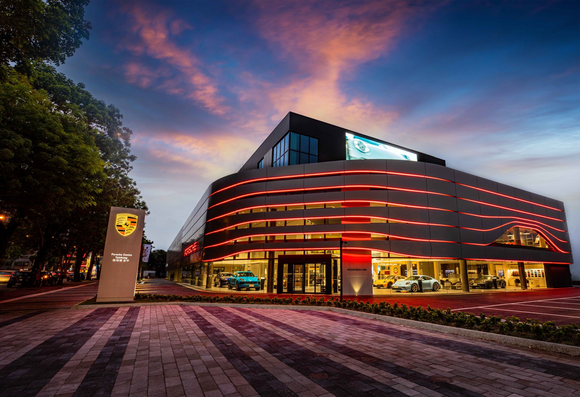 【展間開幕】中台灣的速度詩篇！台中保時捷中心的藝術與技術交響曲