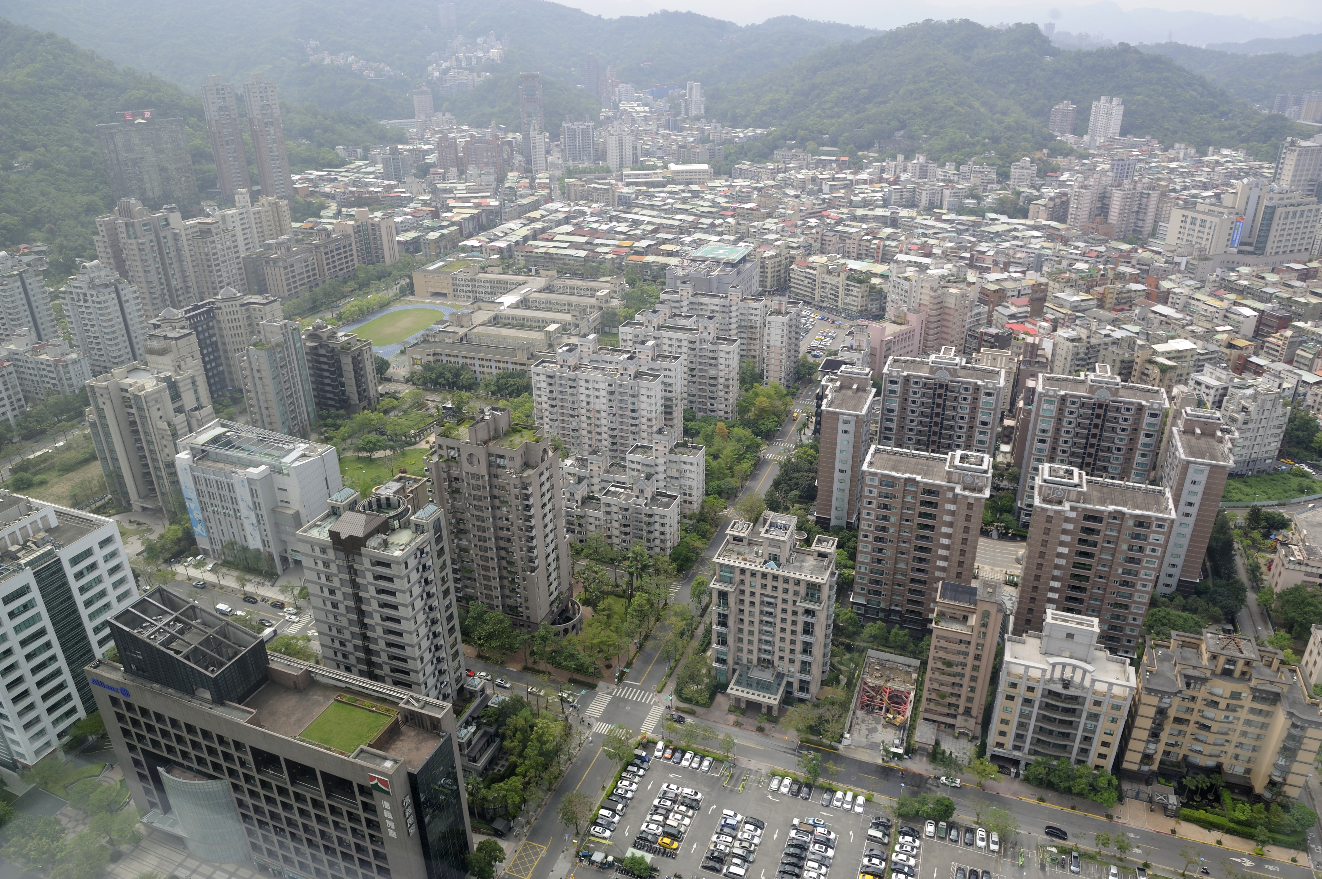 近來居住正義議題吵得沸沸揚揚，政院今也通過《房屋稅條例》部分條文修正草案，調高囤房稅率。（示意圖，本刊資料照）