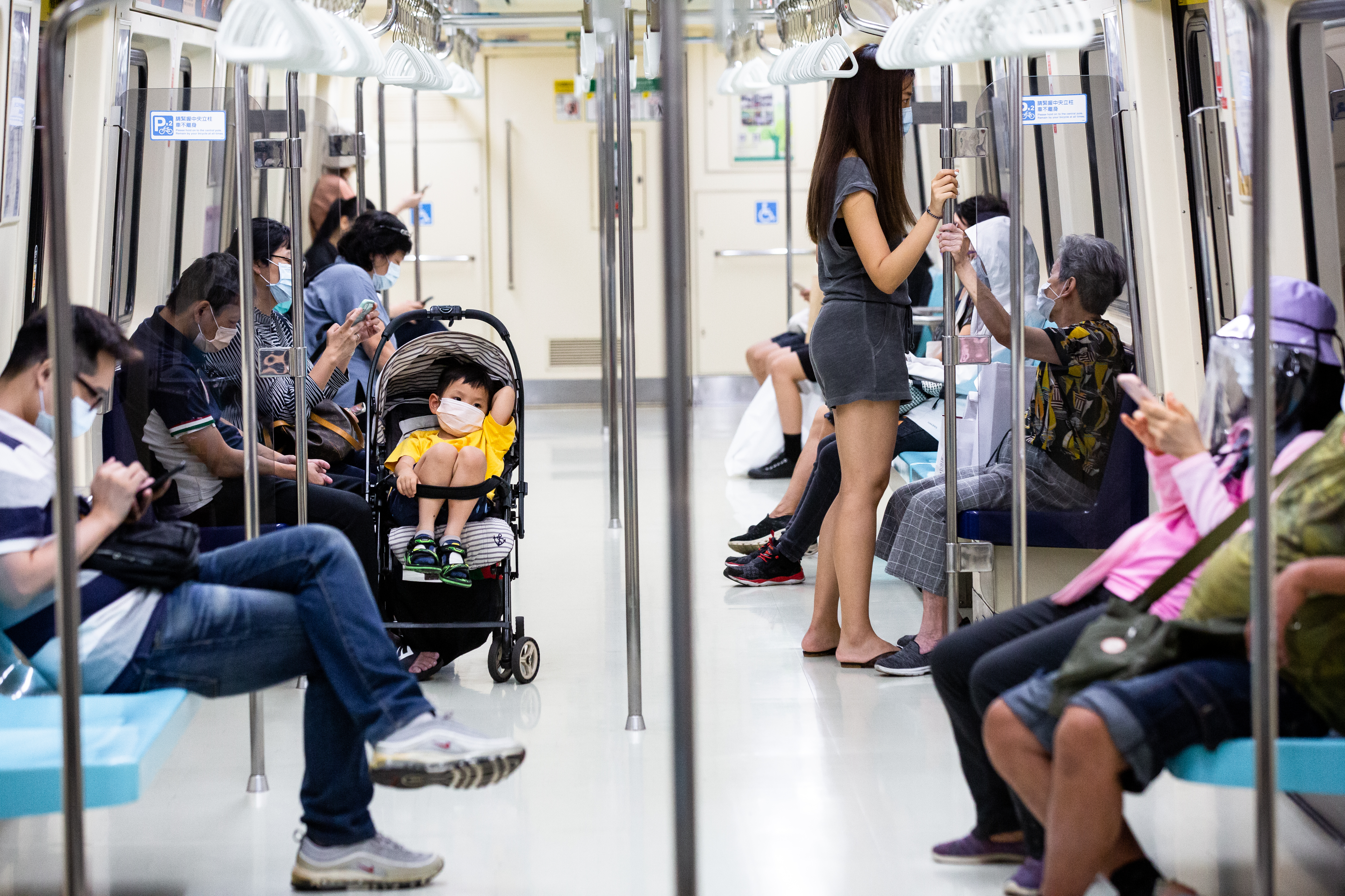 作家李昂因博愛座公審3位年輕人，言論曝光在網路引發熱議。（示意圖，本刊資料照）