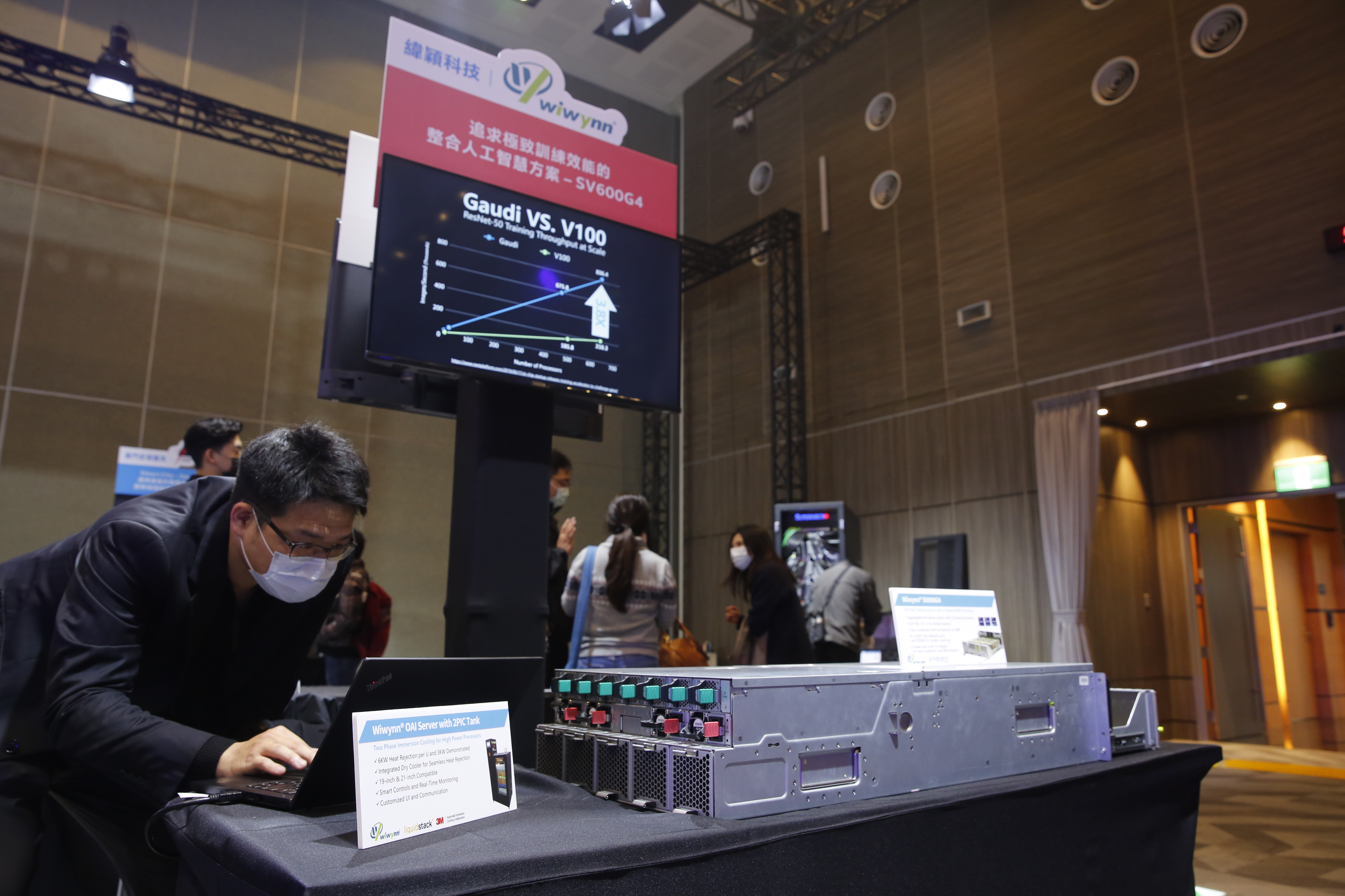 熱門AI股緯創百元大關震盪，現在能否進場「抄底」，引發股民熱議。