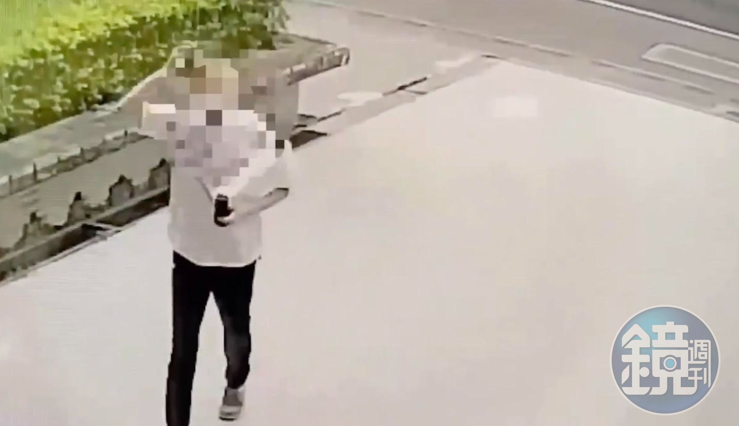朱國榮在本月7日最後一次到信義分局三張犁派出所報到的身影。（翻攝畫面）