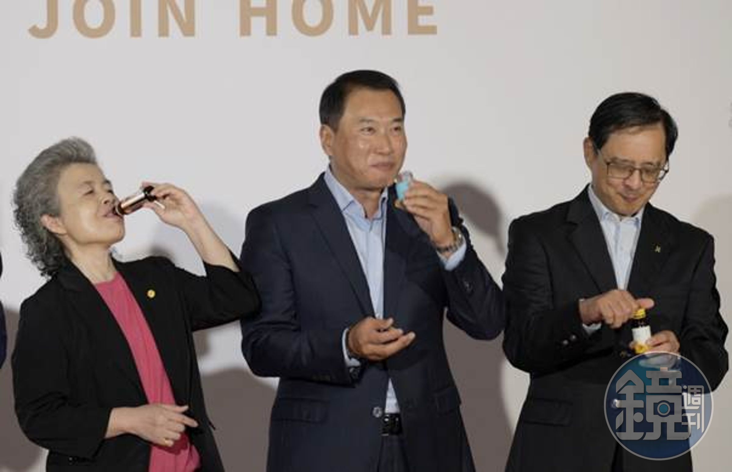 仲安家燕窩真材實料，辜仲立一口喝不完。