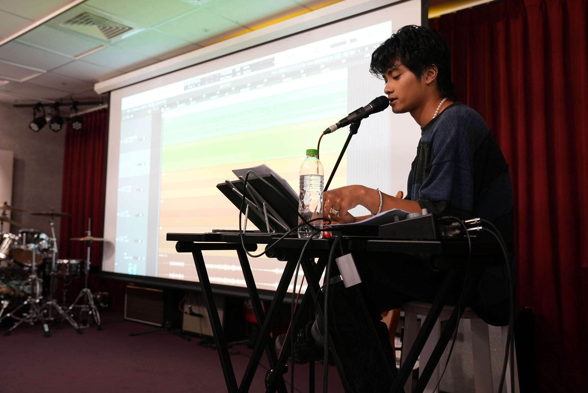 李浩瑋和大家分享創作小故事與心得。（1500聲量音創學院提供）