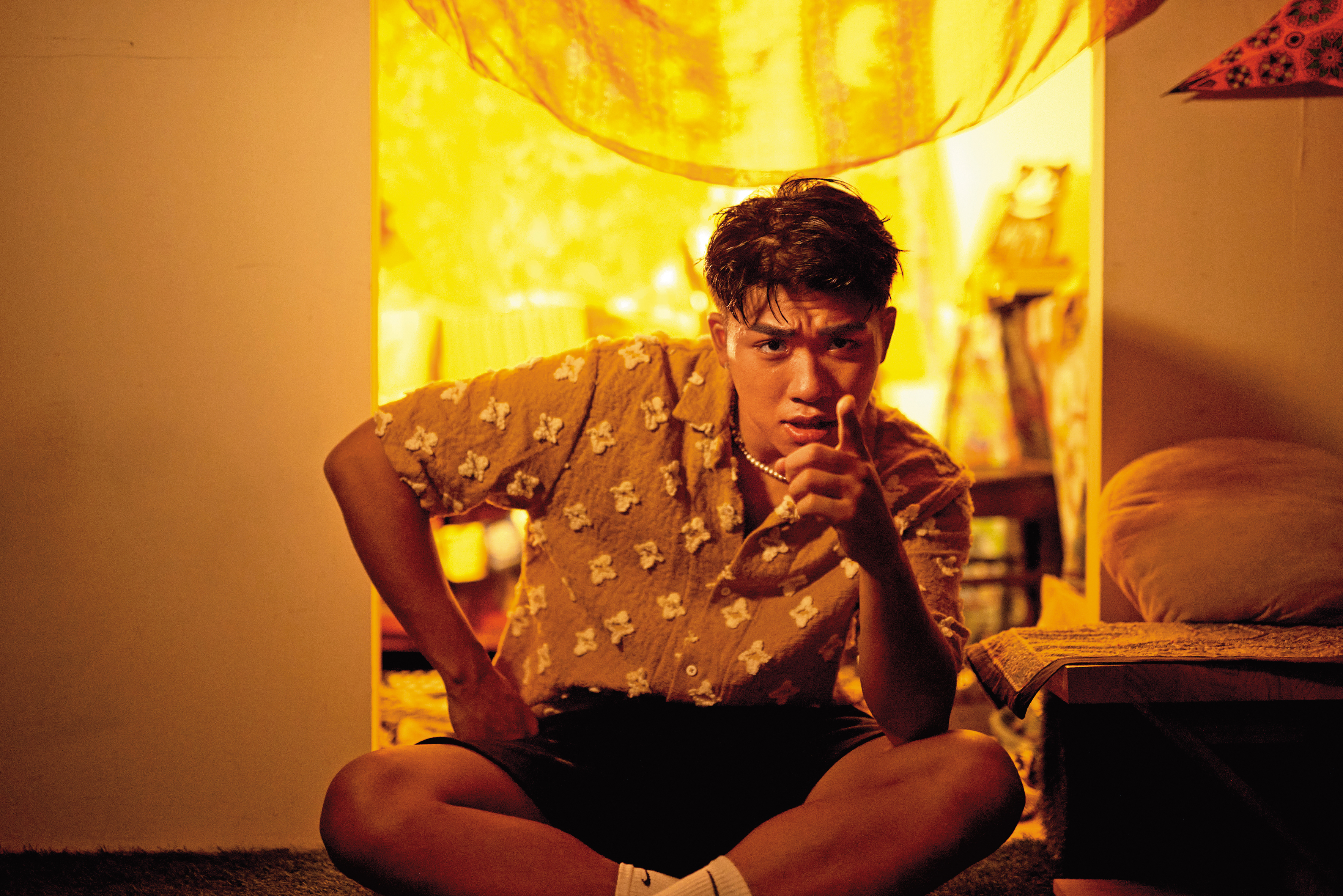 王ADEN未出道前，陸陸續續將作品放在YouTube而嶄露頭角。