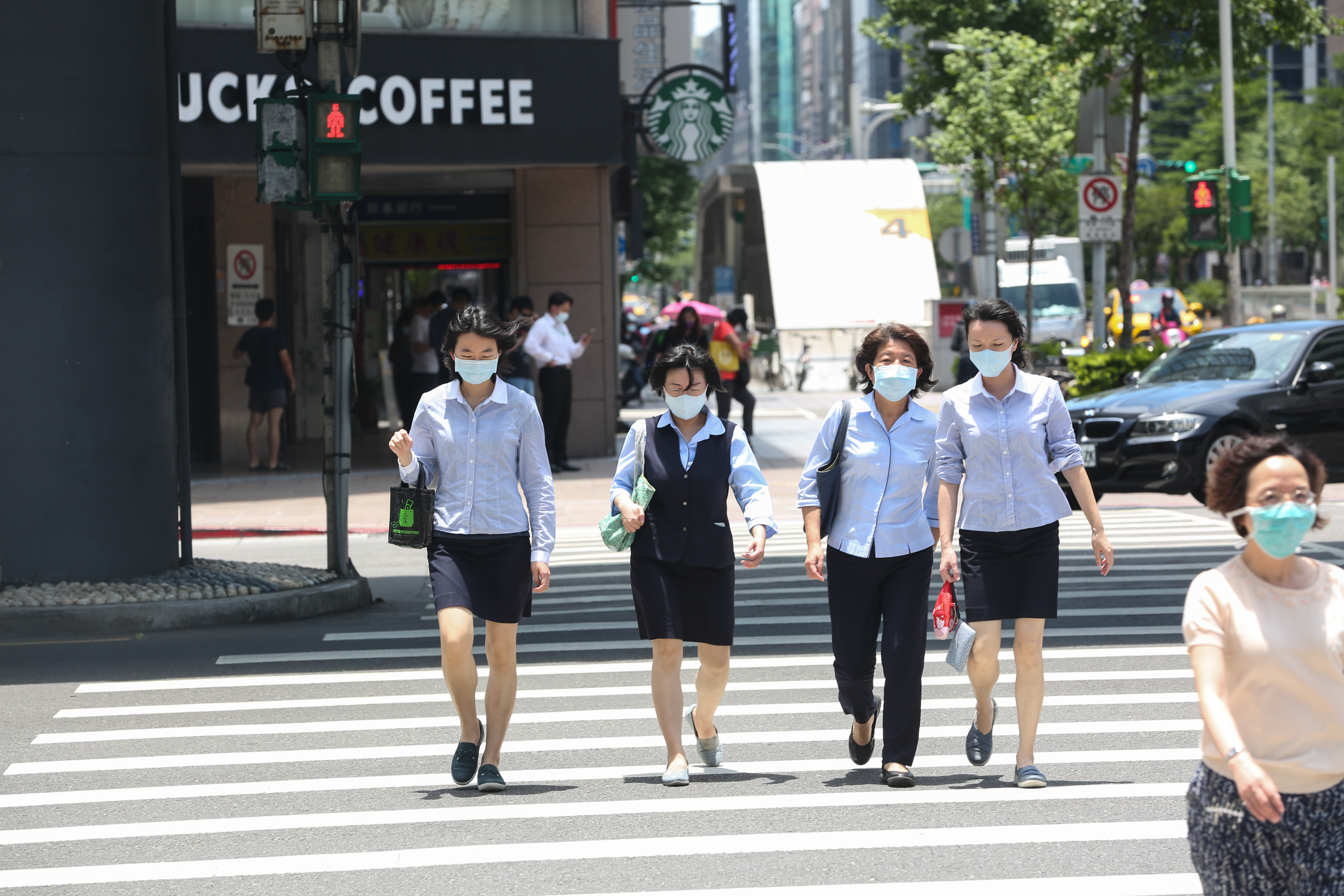 行政院通過擱置7年的《最低工資法》草案,時代力量出面痛批。(本刊資料照)