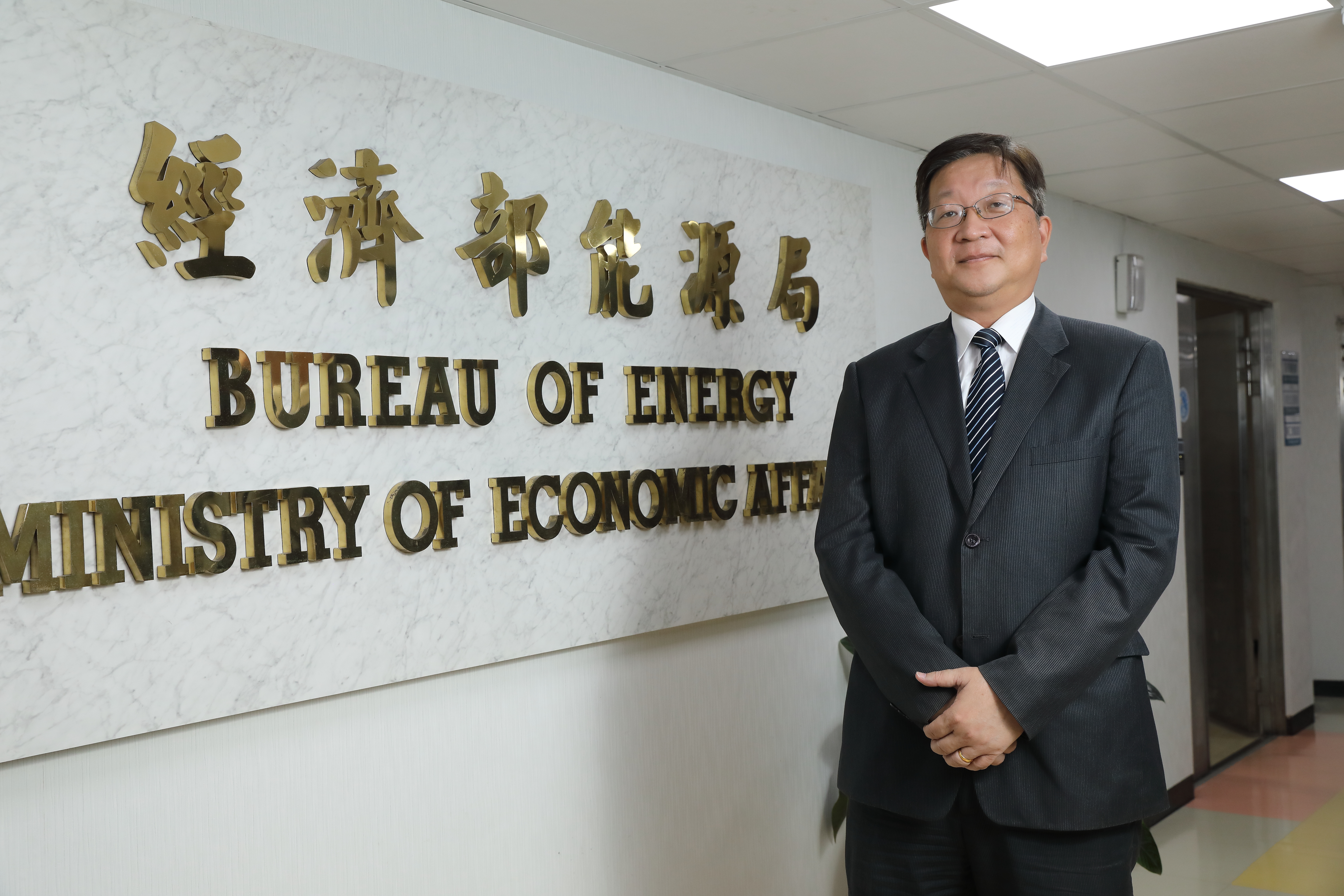 能源局局長游振偉向《鏡週刊》獨家透露，3-2草案可望在9月底左右出爐。