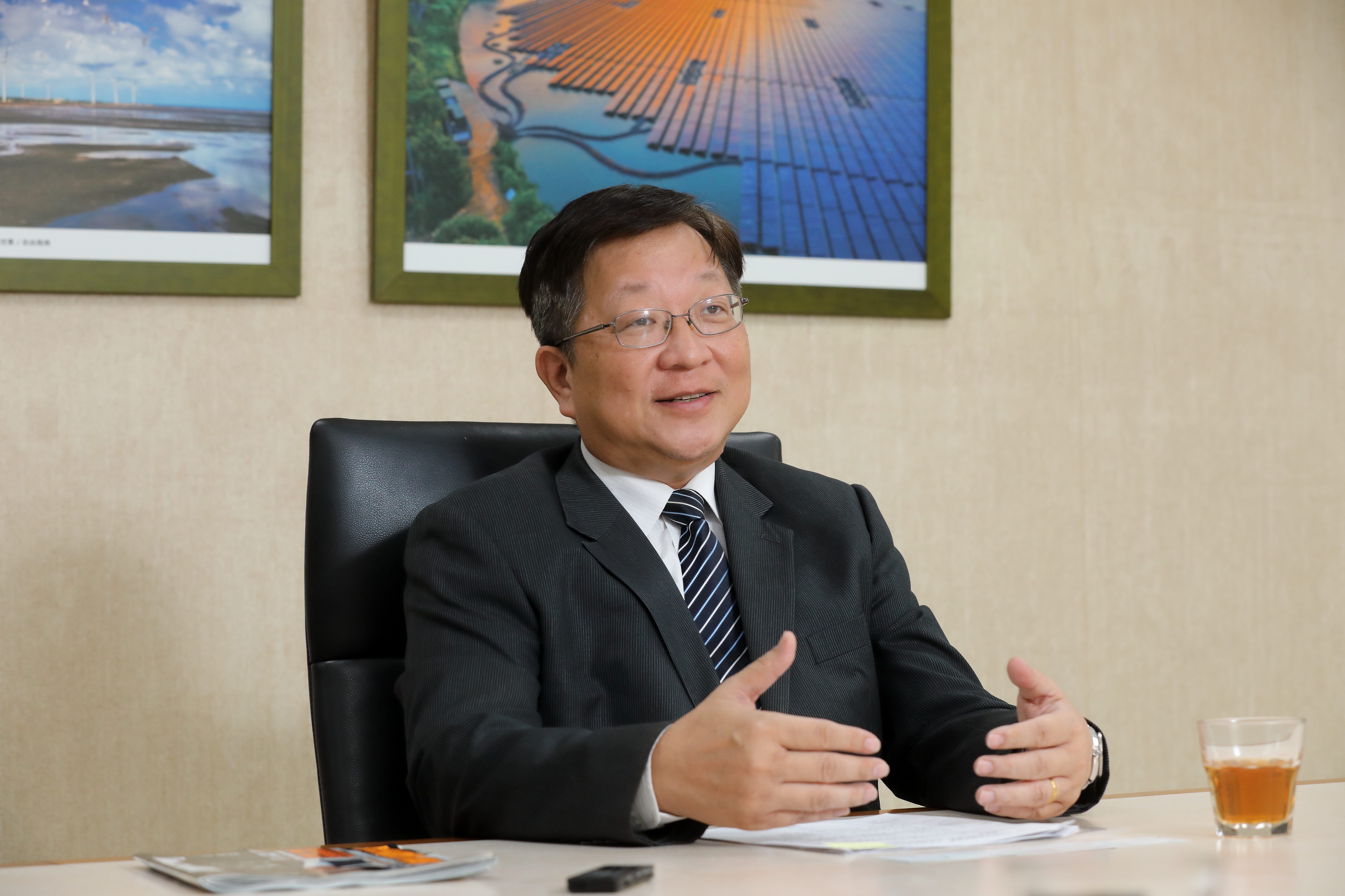 經濟部能源局局長游振偉在接受《鏡週刊》獨家專訪時表示，風場的建置產生落後跡象，以及選商的時程延長，或多或少與新冠疫情、俄烏戰爭等因素有關。（工研院提供）