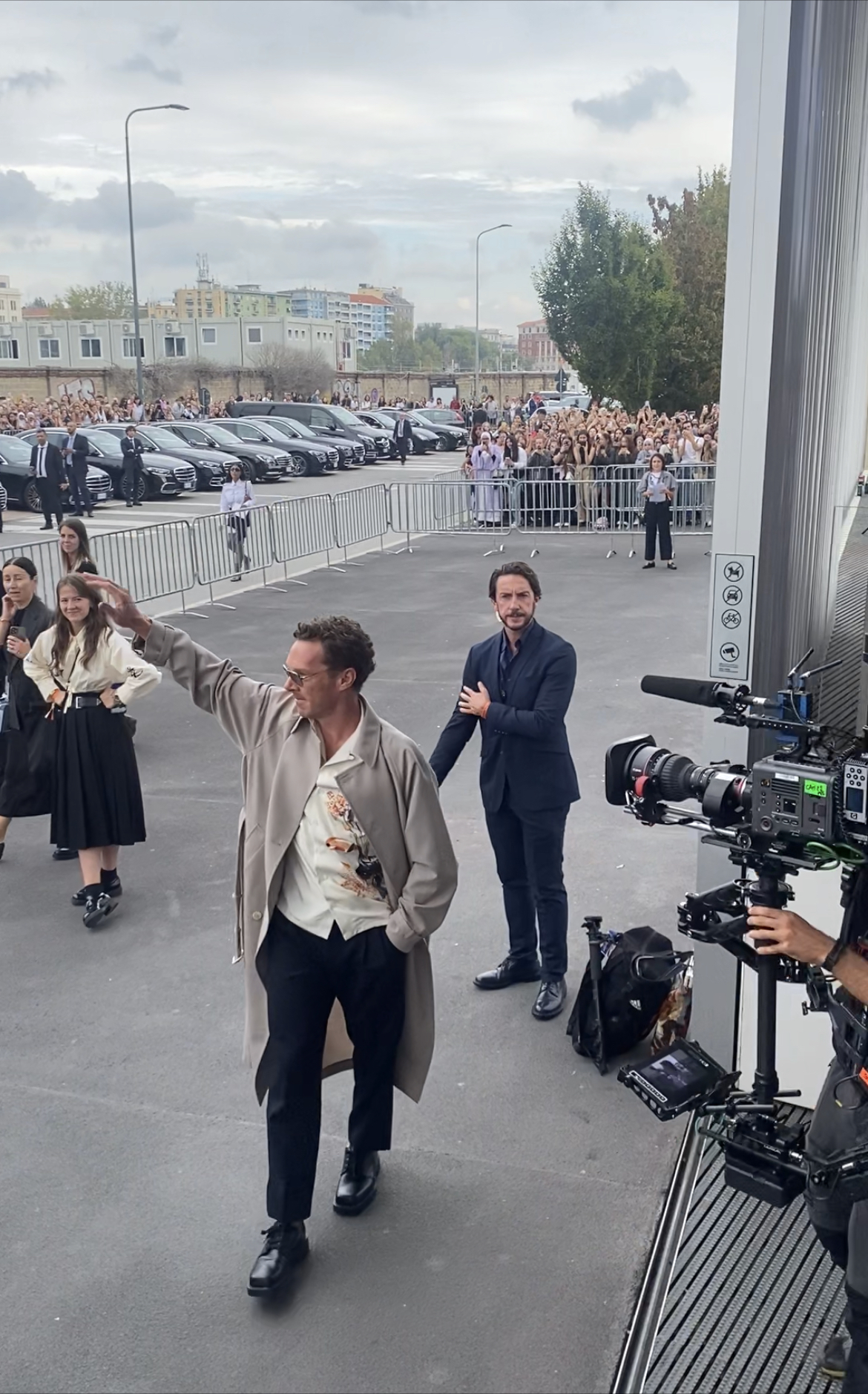 《奇異博士》班奈狄克康柏拜區現身PRADA 2024春夏時裝大秀。