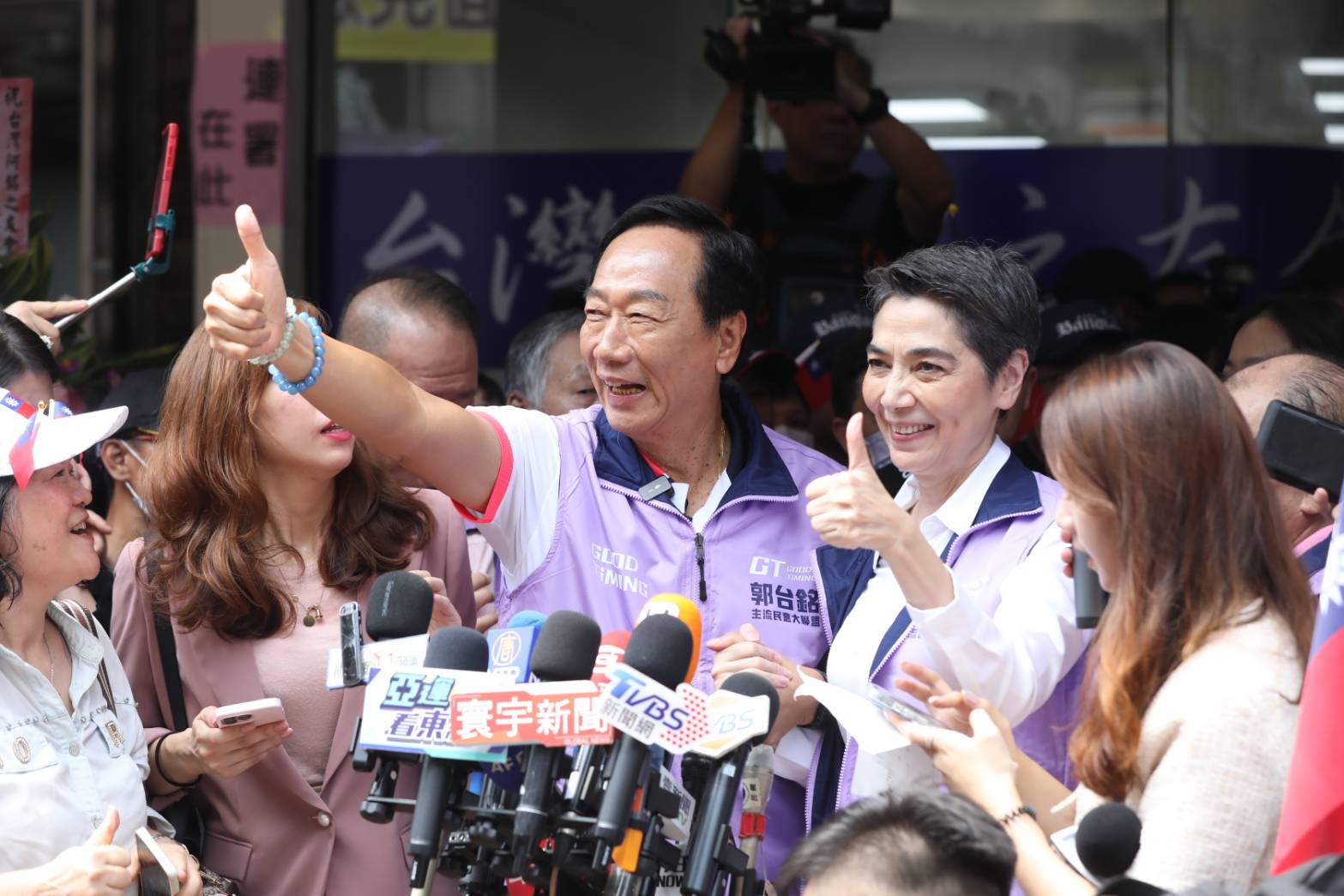 「郭賴配」正如火如荼展開參選連署作業，連署站點越來越多。（本刊資料照）