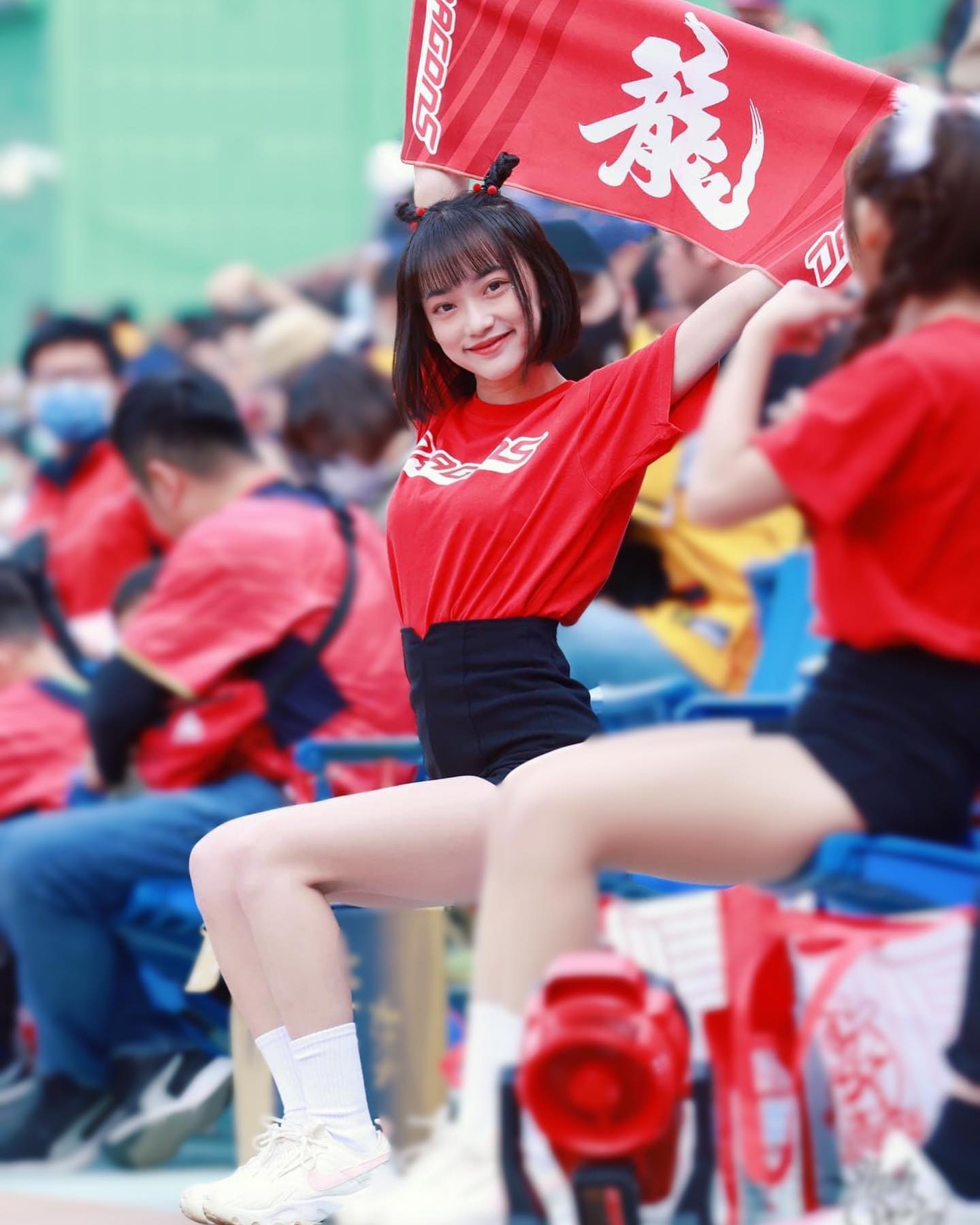 中職味全龍啦啦隊練習生寧寧遭球迷肢體觸碰，在IG警告「但請不要觸碰我的身體」。（翻攝自寧寧 Ning Ning臉書）