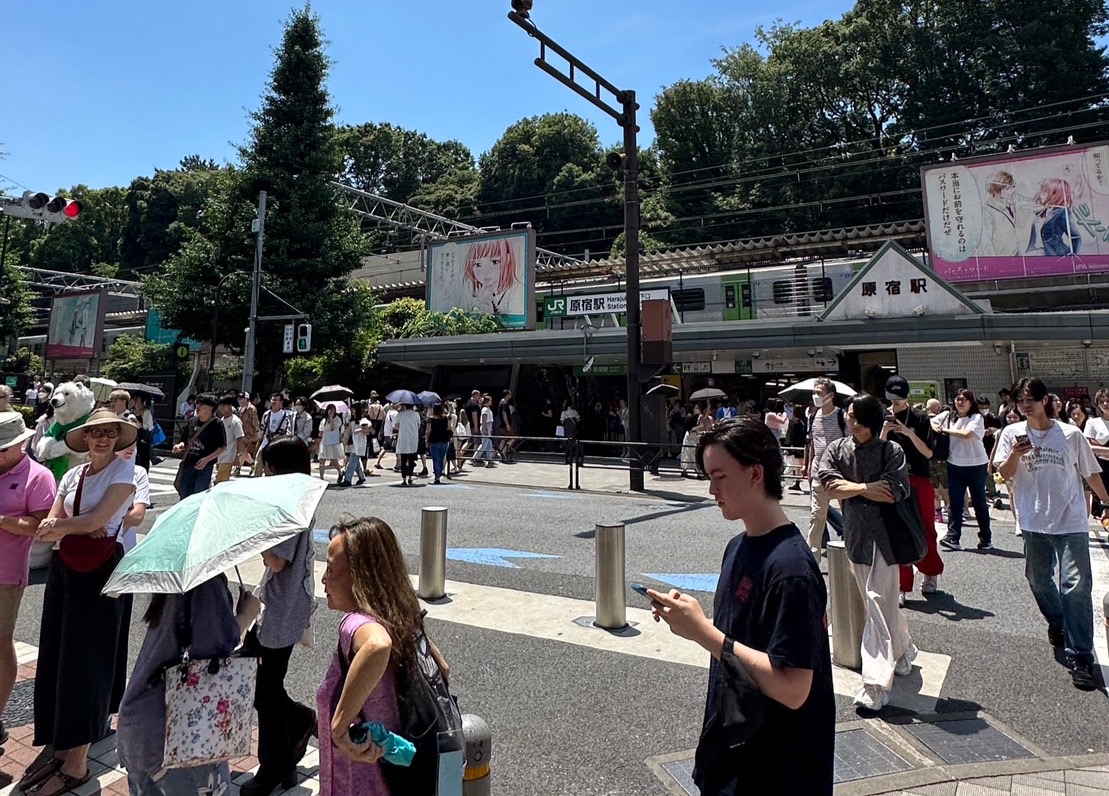 為預防流感疫情擴大，東京都政府史上最早一次「流行注意報」。（東京原宿車站）