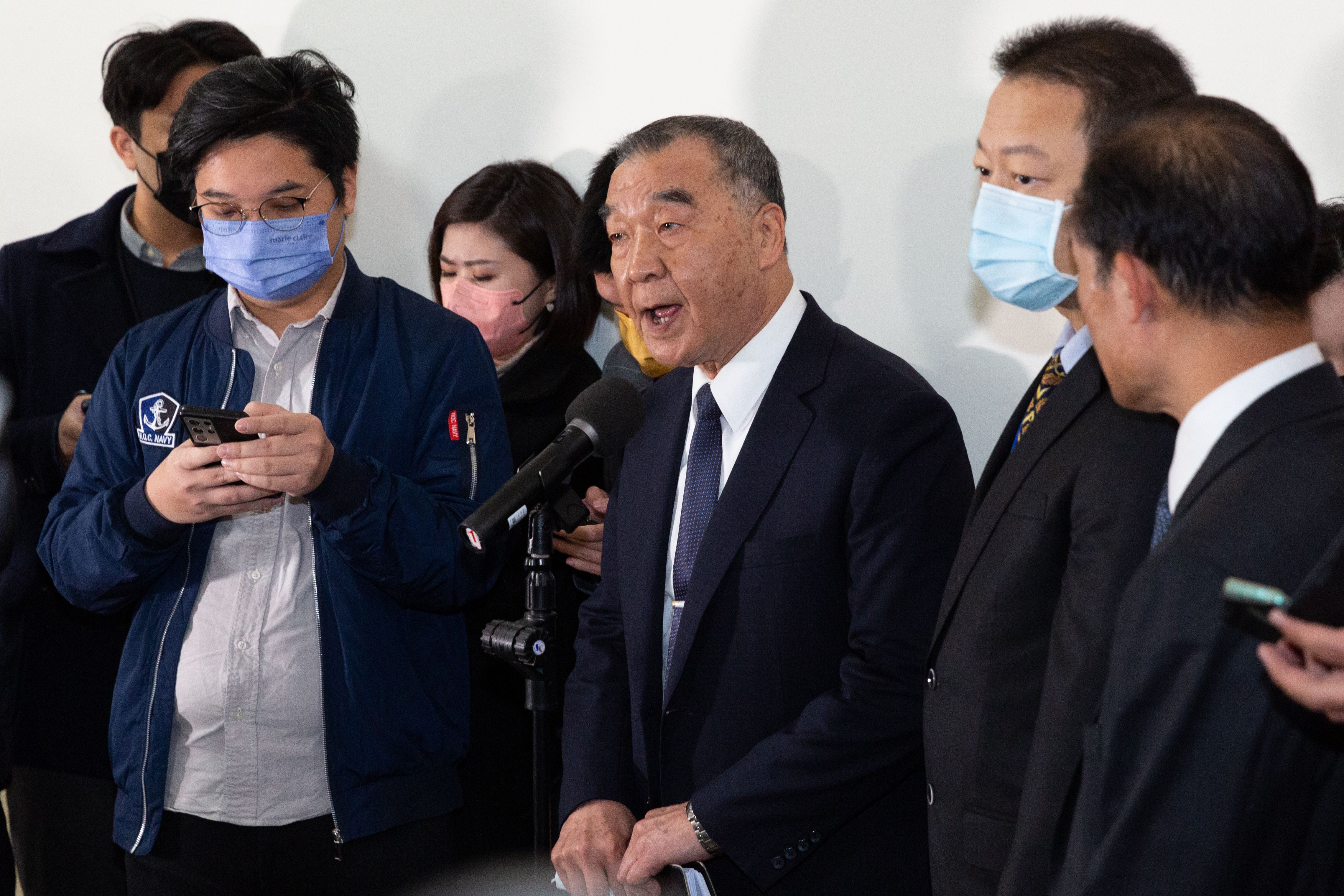 國防部長邱國正日前才表示，國軍目前沒有發現用到「巴西蛋」的情況，但卻遭北市議員柳采葳踢爆。