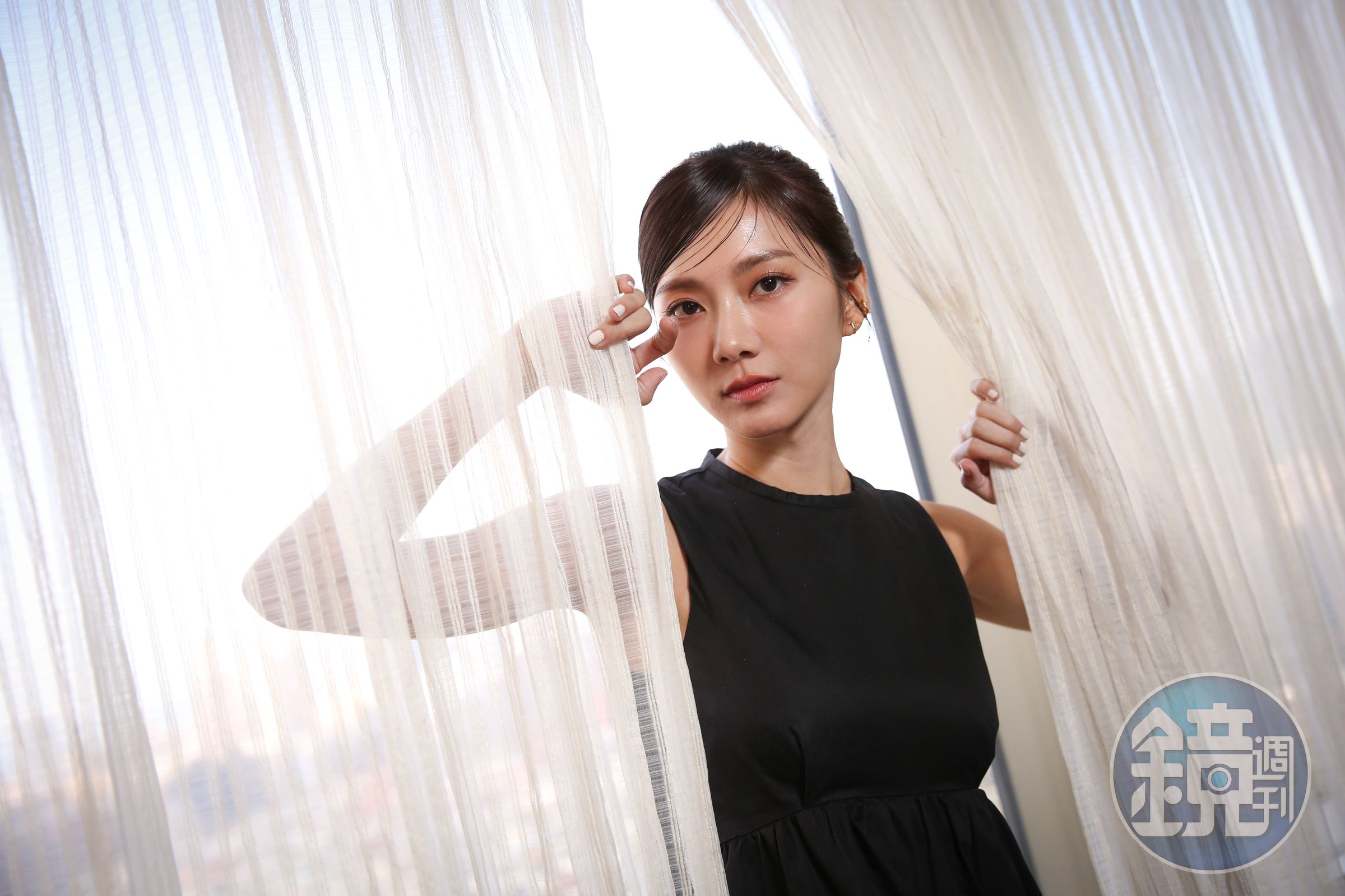 入行前的工作經驗只有賣豆花,蔡黃汝職場經驗不多,卻要演一位八面玲瓏的祕書,多虧2個姐姐給她很大幫助。