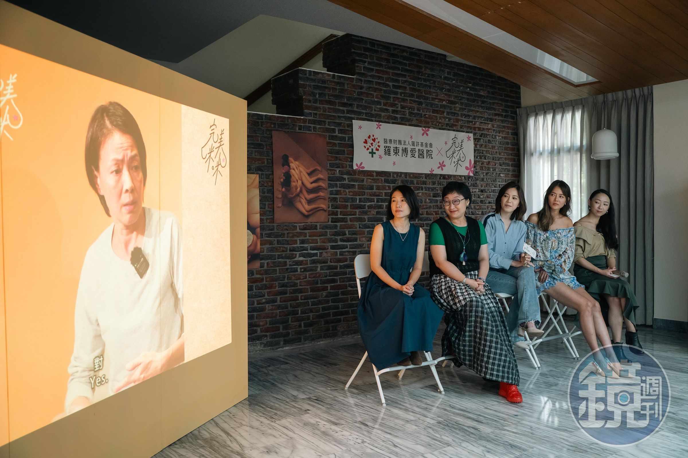 記者會上播放金獎影后柯淑勤觀後受訪影片。(《完美咪咪》提供)