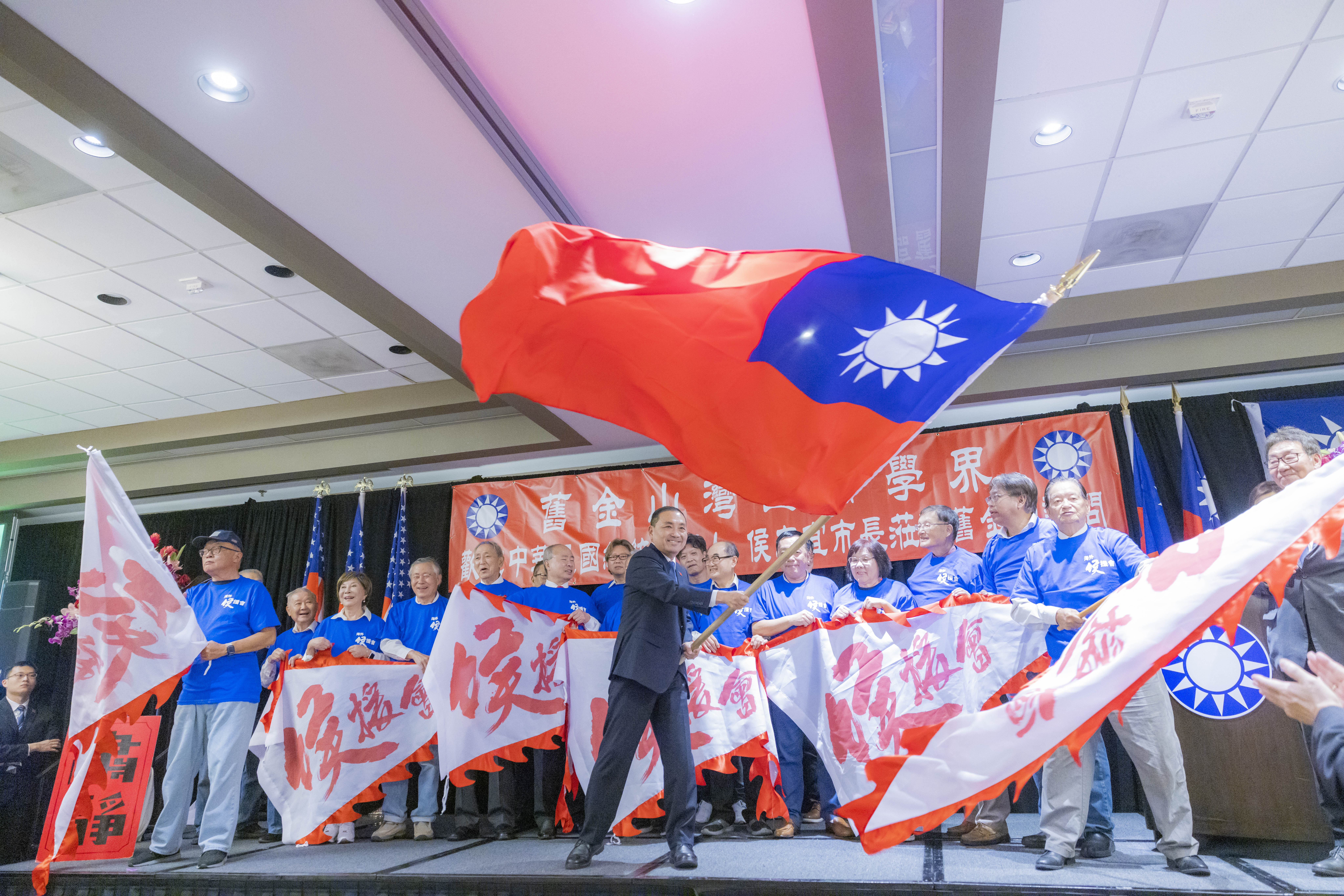 侯友宜競選辦公室反擊，「被打臉的是民進黨」，學者孔明尚已澄清相關報導是假新聞。（侯友宜團隊提供）