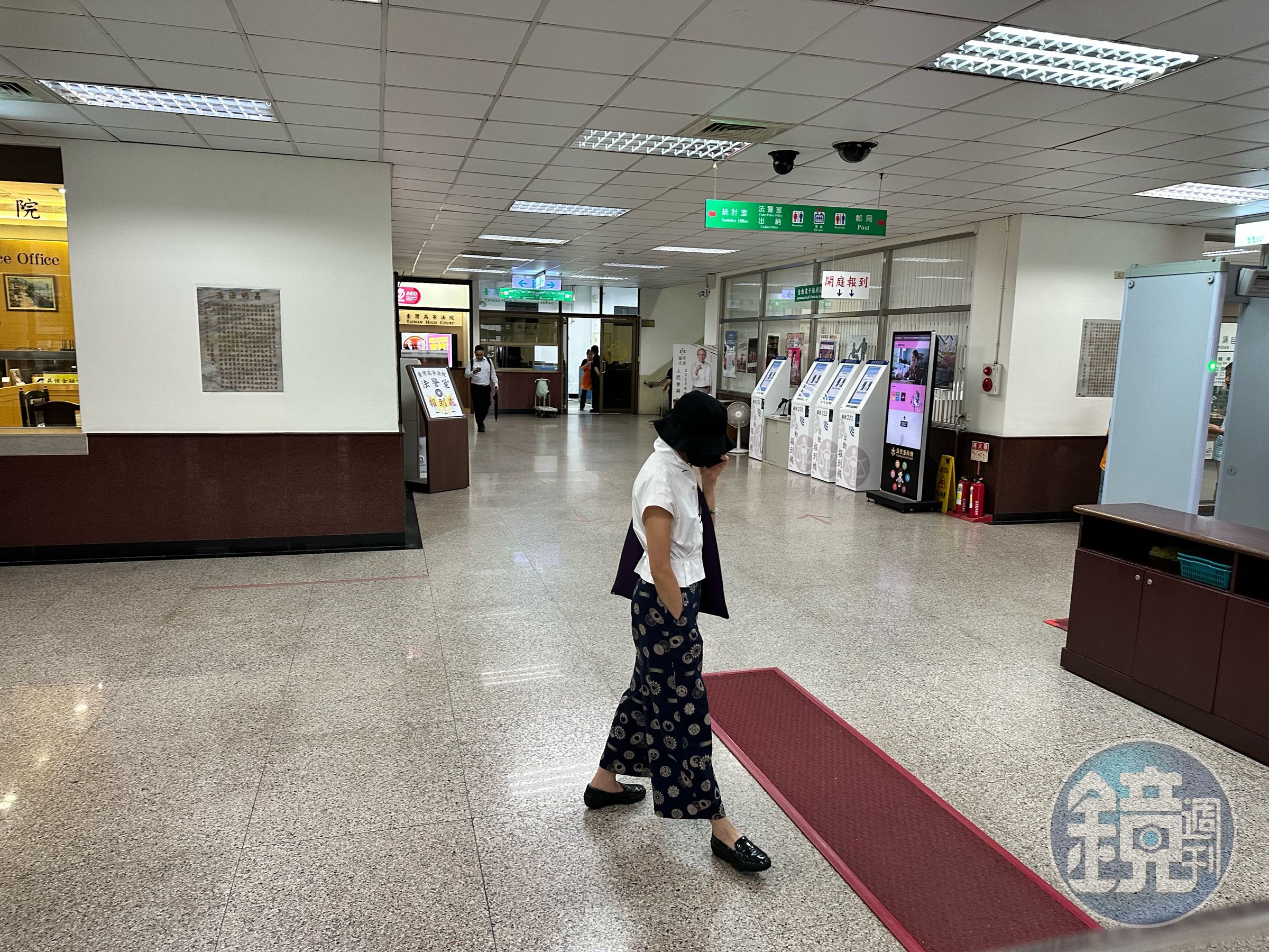 百億大亨朱國榮棄5億元交保金潛逃,朱國榮的妹妹朱佩瑜昨出庭說找不到哥哥,高院今裁定沒收其中4億元。