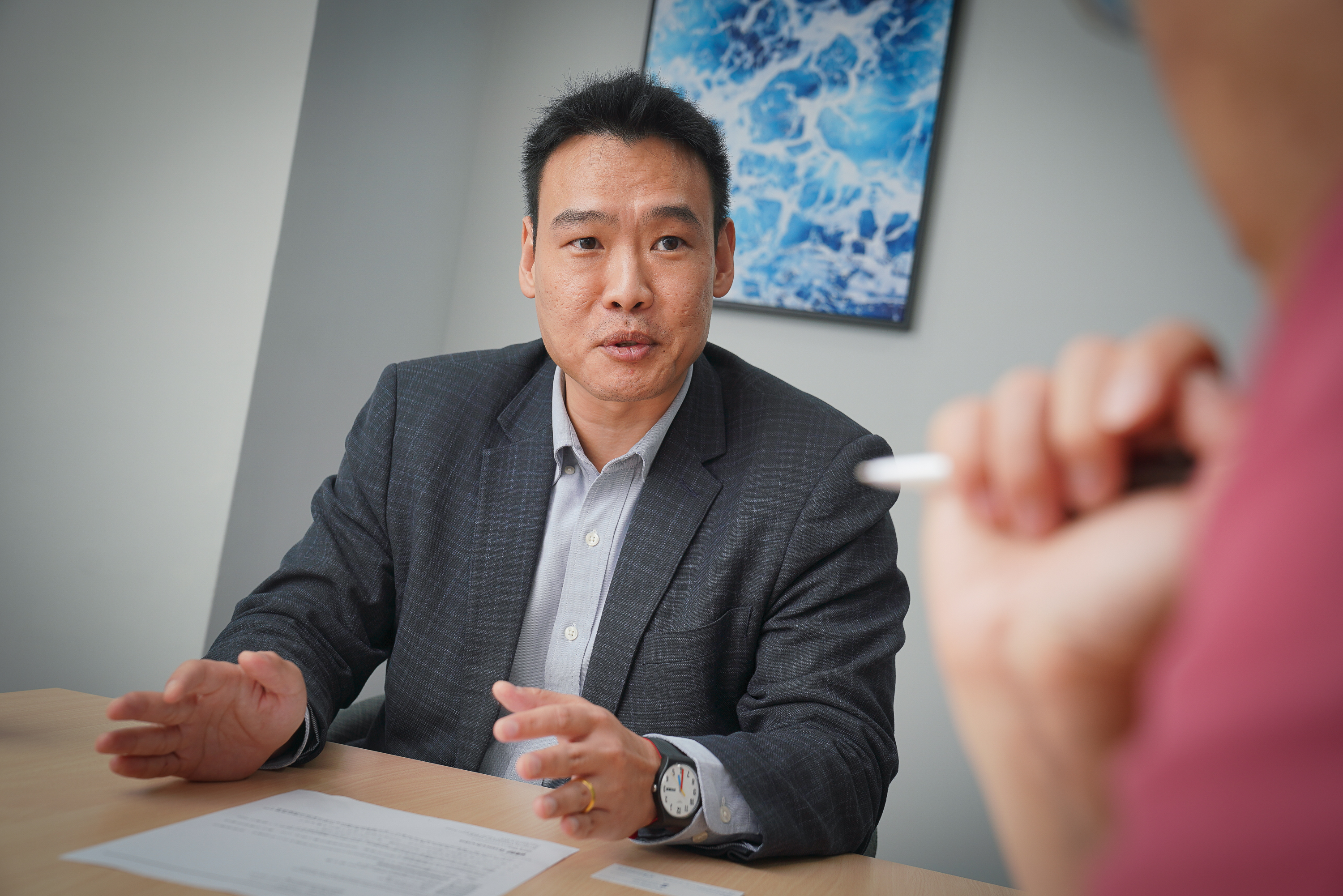 台灣伊比德羅拉總經理劉忠祐呼籲，政府要設法讓開發商不要把所有的財務計算的壓力都放在投標前，可以考慮用MOU代替有條件式合約。