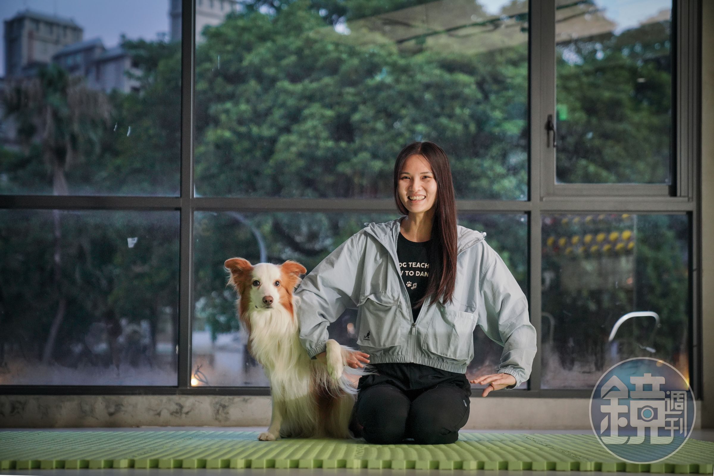莊珺涵為了愛犬「布布」，從害羞寡言的上班族變成與狗共舞的冠軍，進而開課創業。
