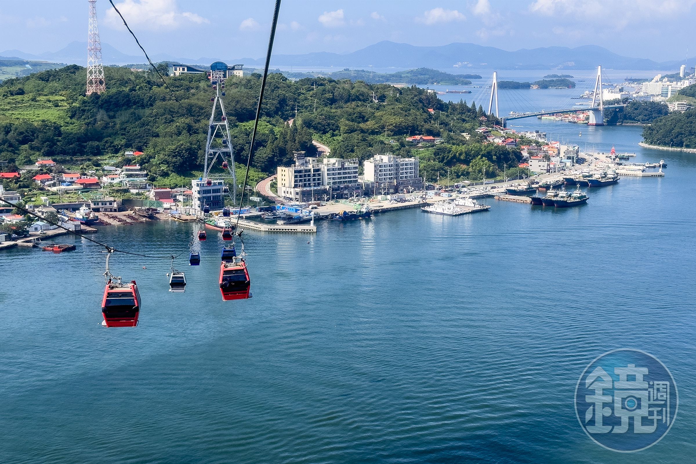 麗水以擁有美麗的海水與沿岸景觀而得名,從海上纜車可俯瞰麗水海上星羅棋布的島嶼風光。