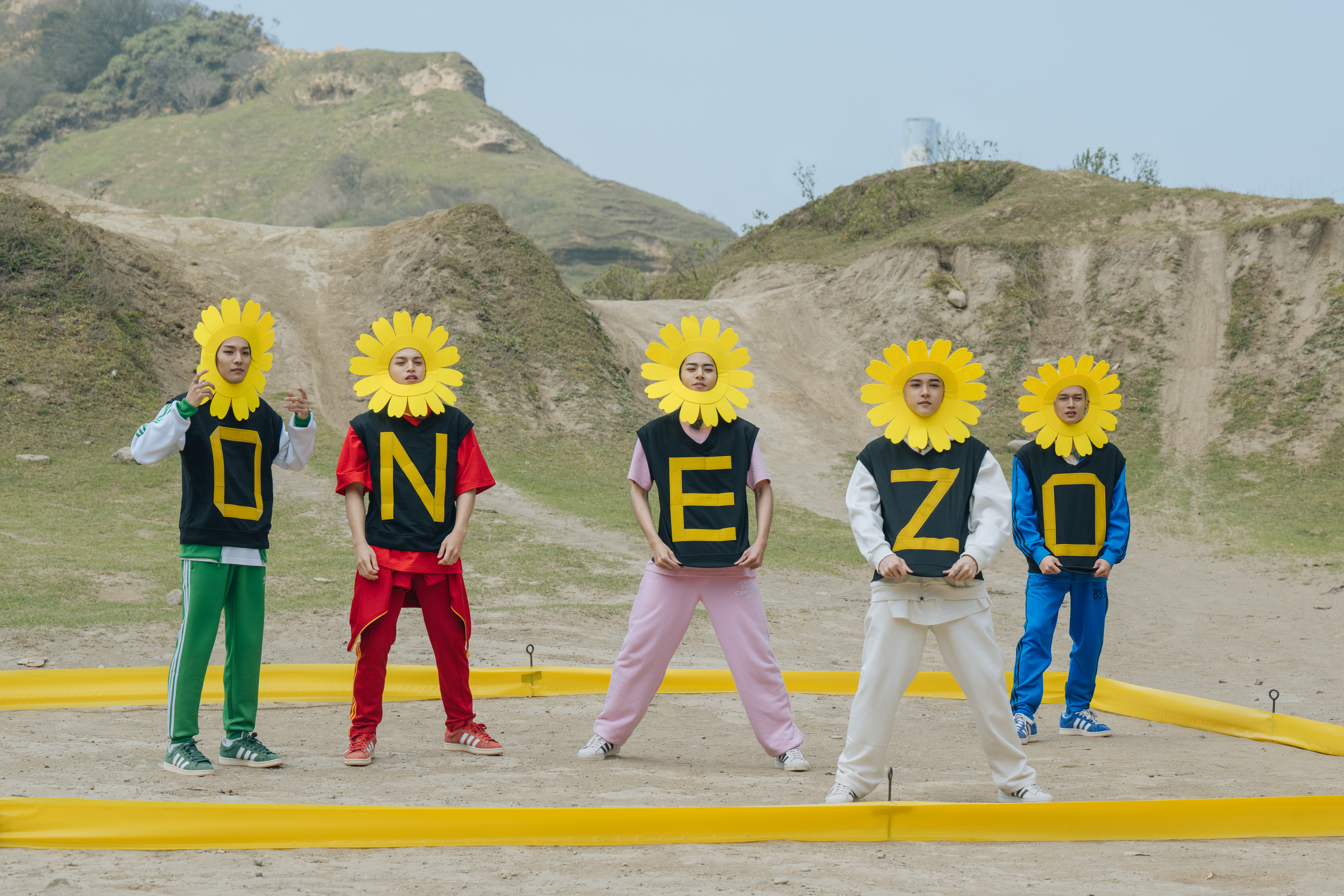 Ozone團員日前為首個實境節目化身小太陽。（寬想國際娛樂提供）