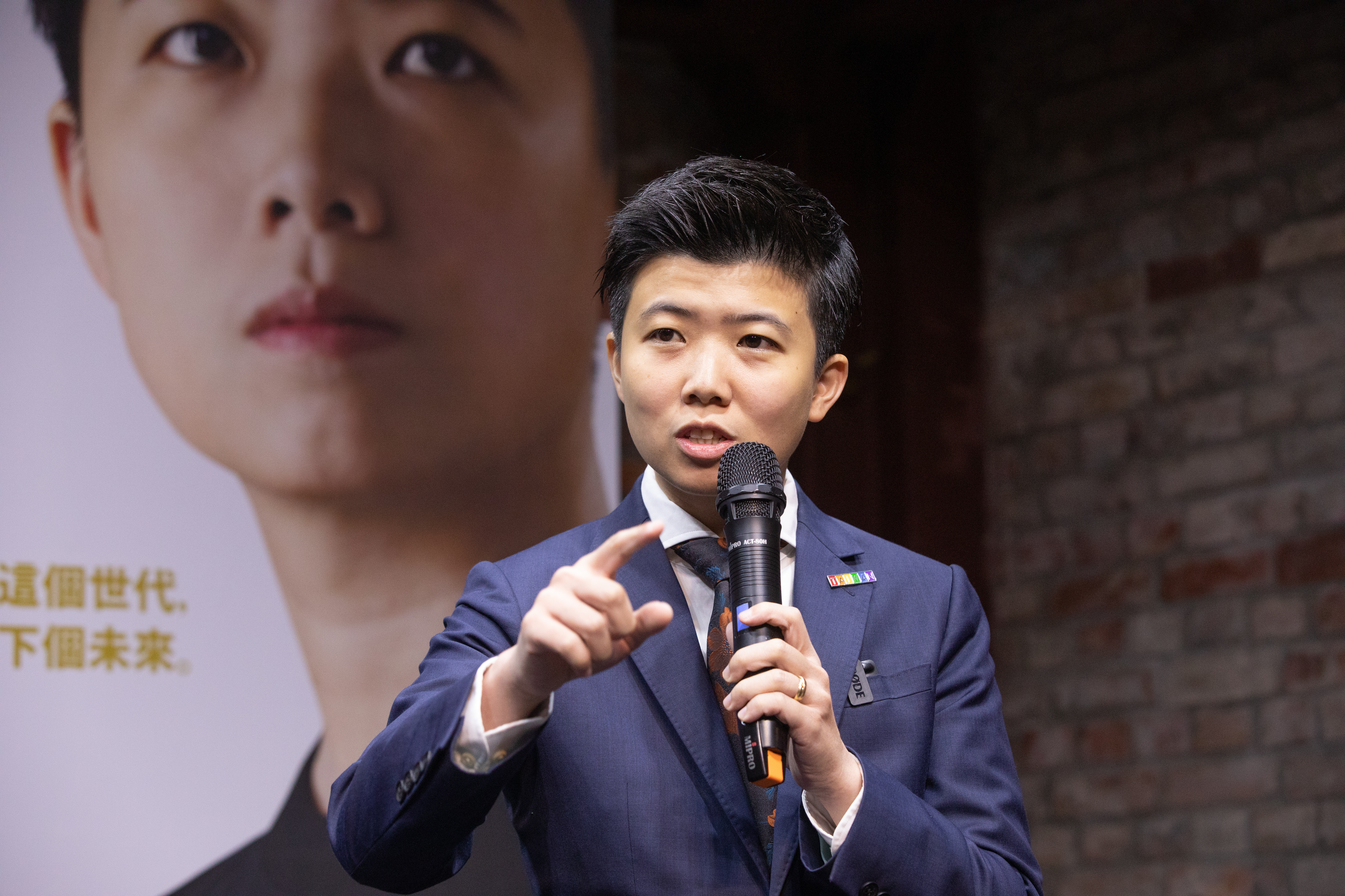 苗博雅指出，她向北市索資追蹤雞蛋流向，自己拿到被打馬賽克的版本，但國民黨議員卻能拿到完整版。