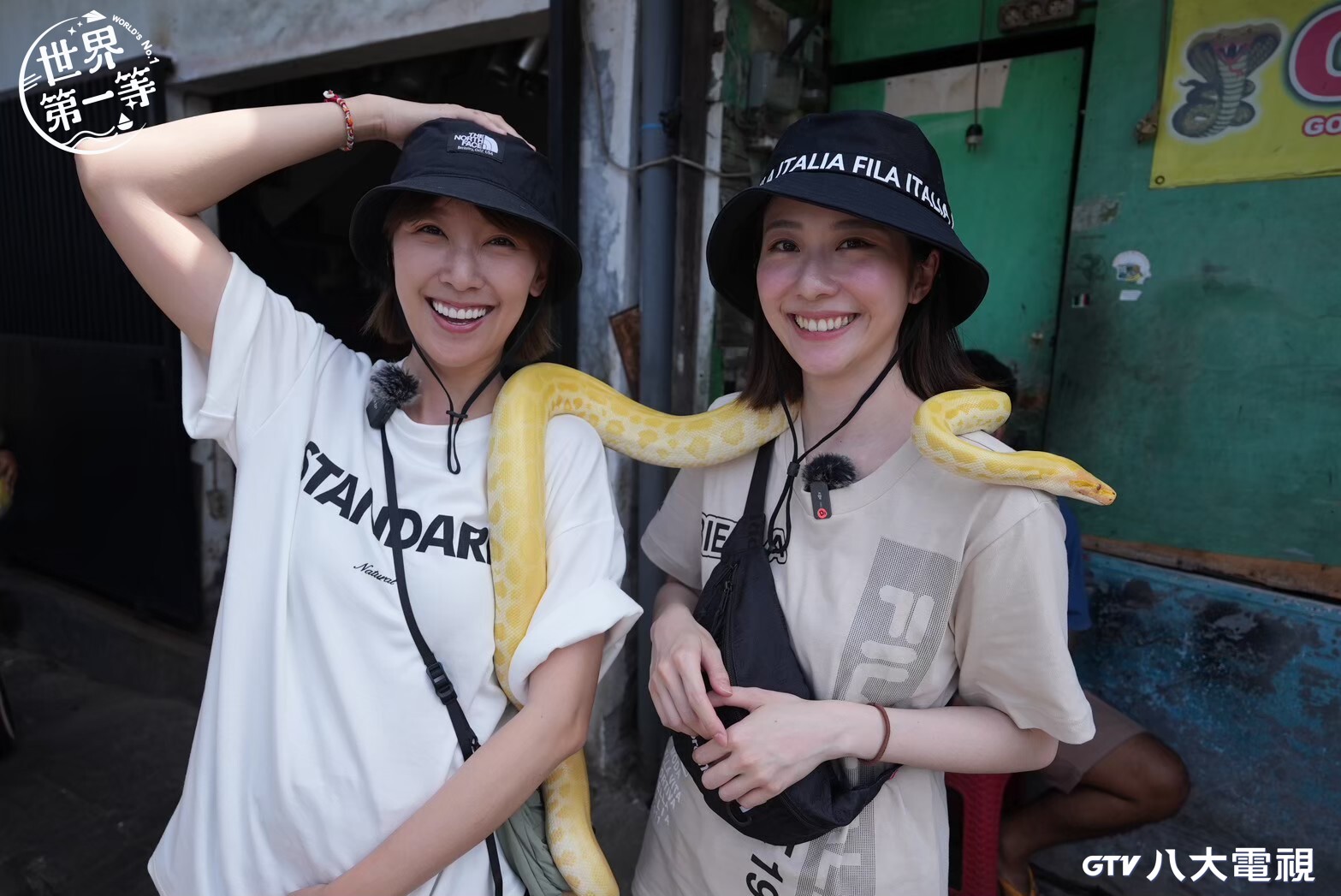 李懿（左）、張景嵐到印尼出外景。（八大提供）