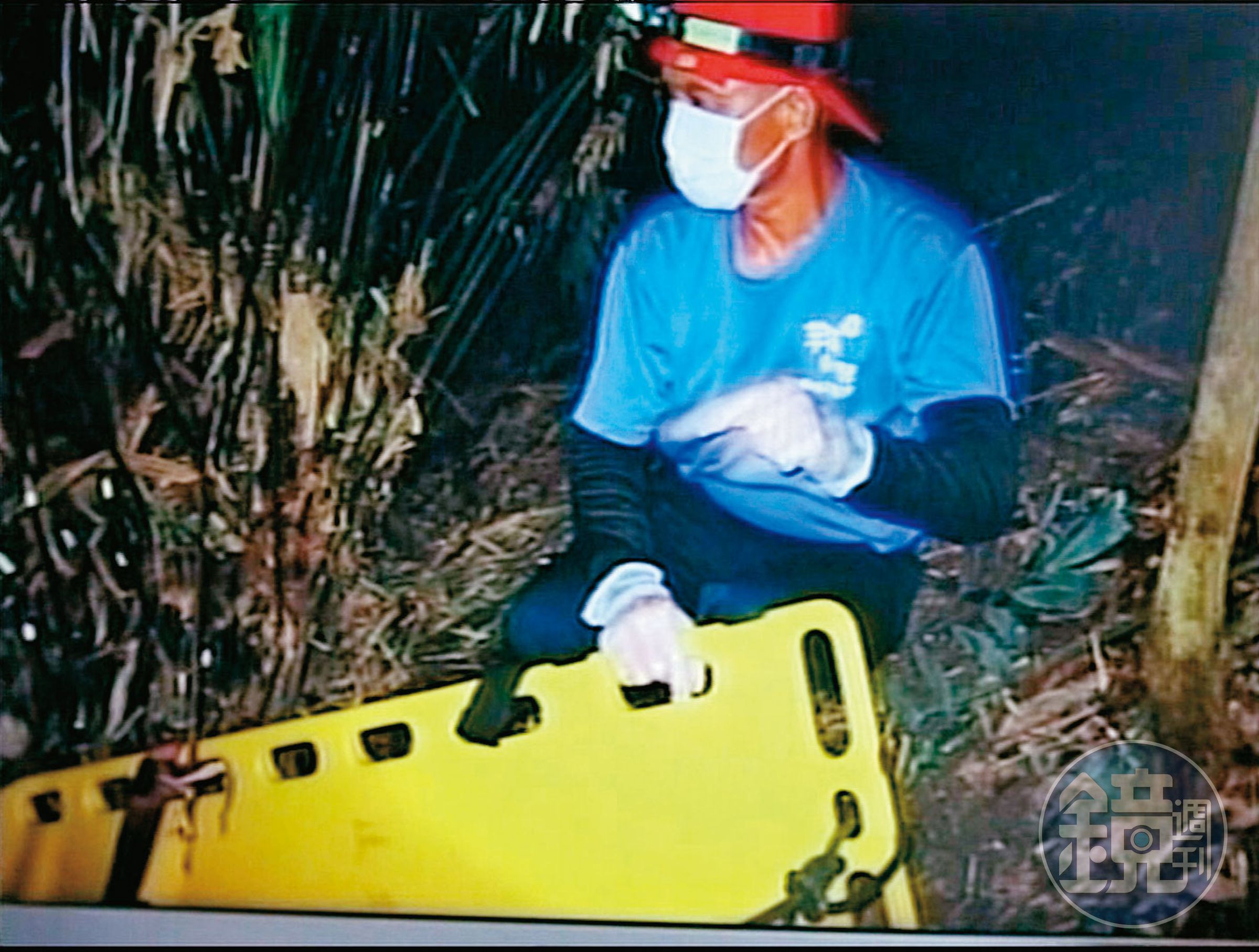 一名獵人在高雄甲仙山區發現屍體，嚇得報警。（東森新聞提供）