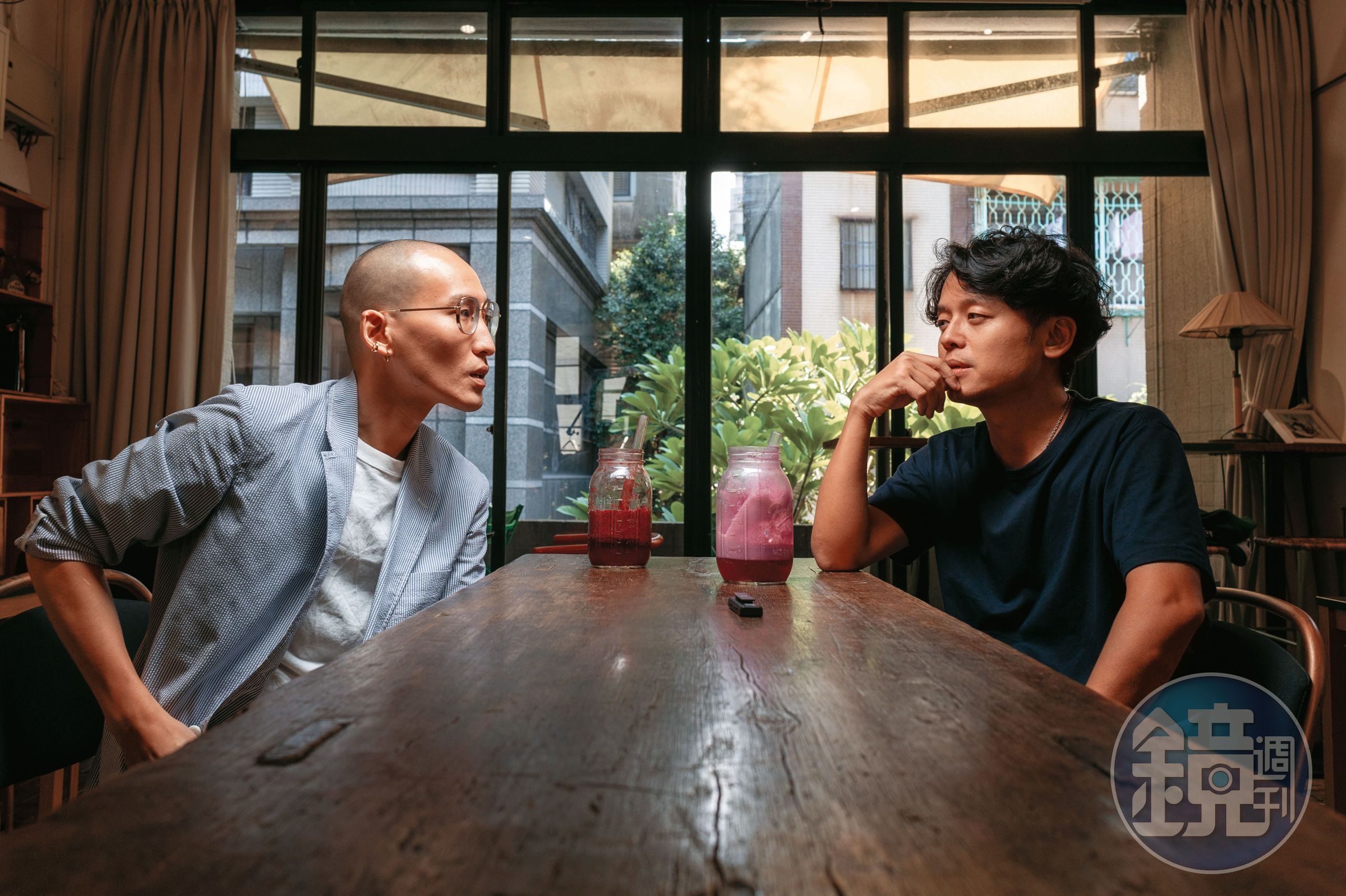 唐福睿（右）、劉珞亦（左）有許多共同點：都畢業自法律系，有律師資格，目前也沒有執業。此外，他們都是直男，同時共同關切性別議題。