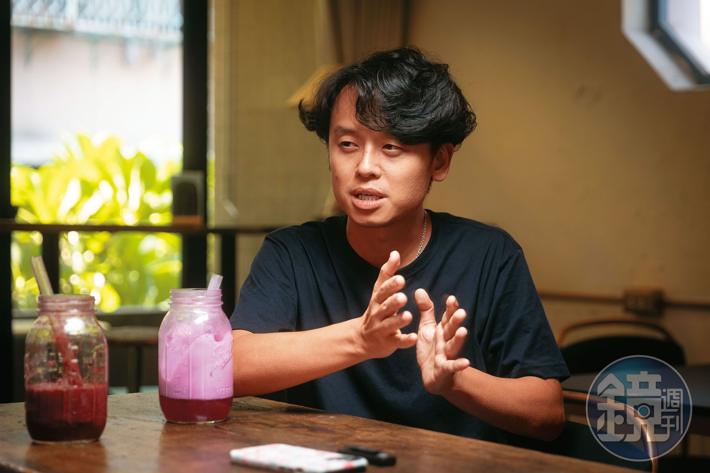 《童話‧世界》是唐福睿首部執導的電影，探討權勢性交議題，如今他將劇本內容與細節再深化，即將出版小說。