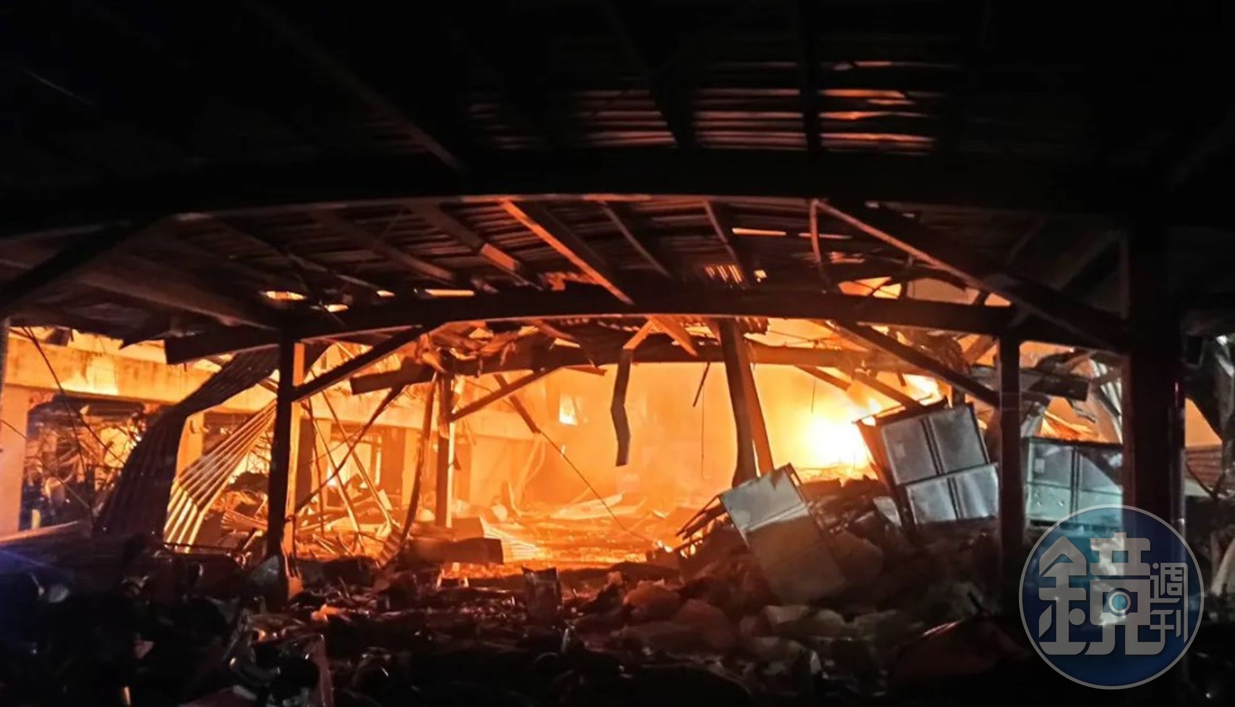 屏東明揚工廠火燒整夜釀4死百傷,今天早上陸續救出2名失聯民眾。(屏東縣消防局提供)